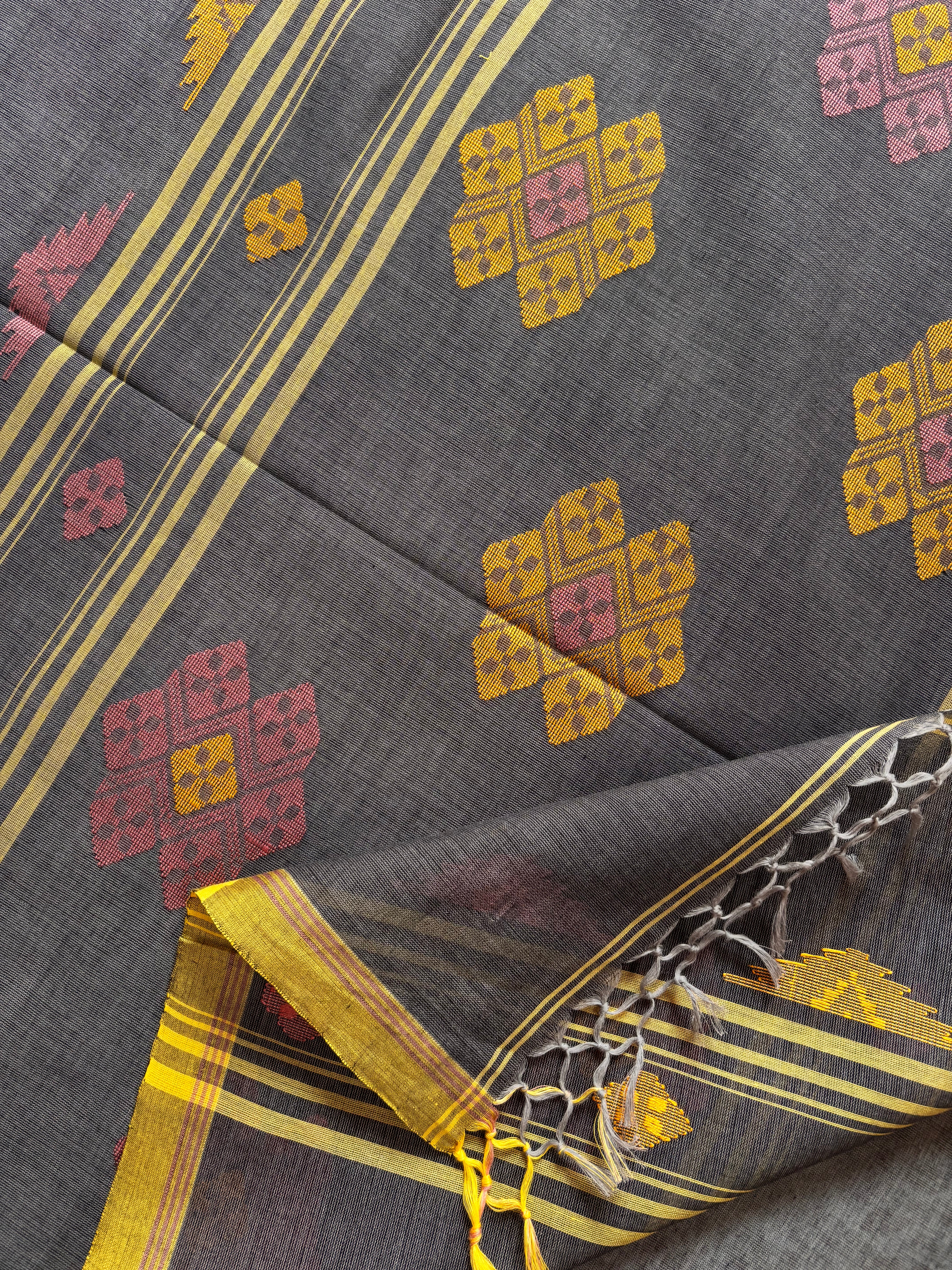 Handwoven Grey Colour Cotton Jamdani Saree