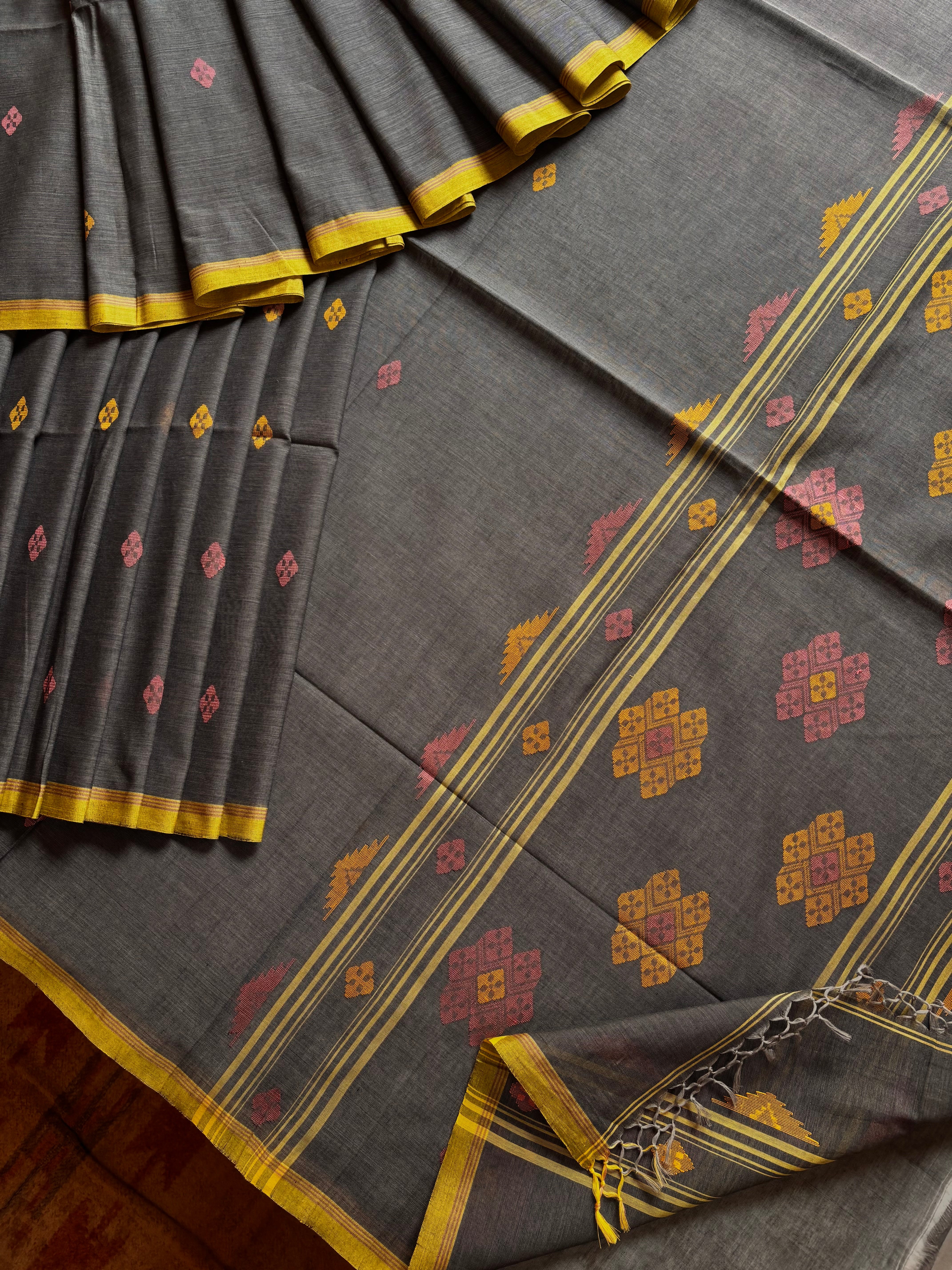 Handwoven Grey Colour Cotton Jamdani Saree