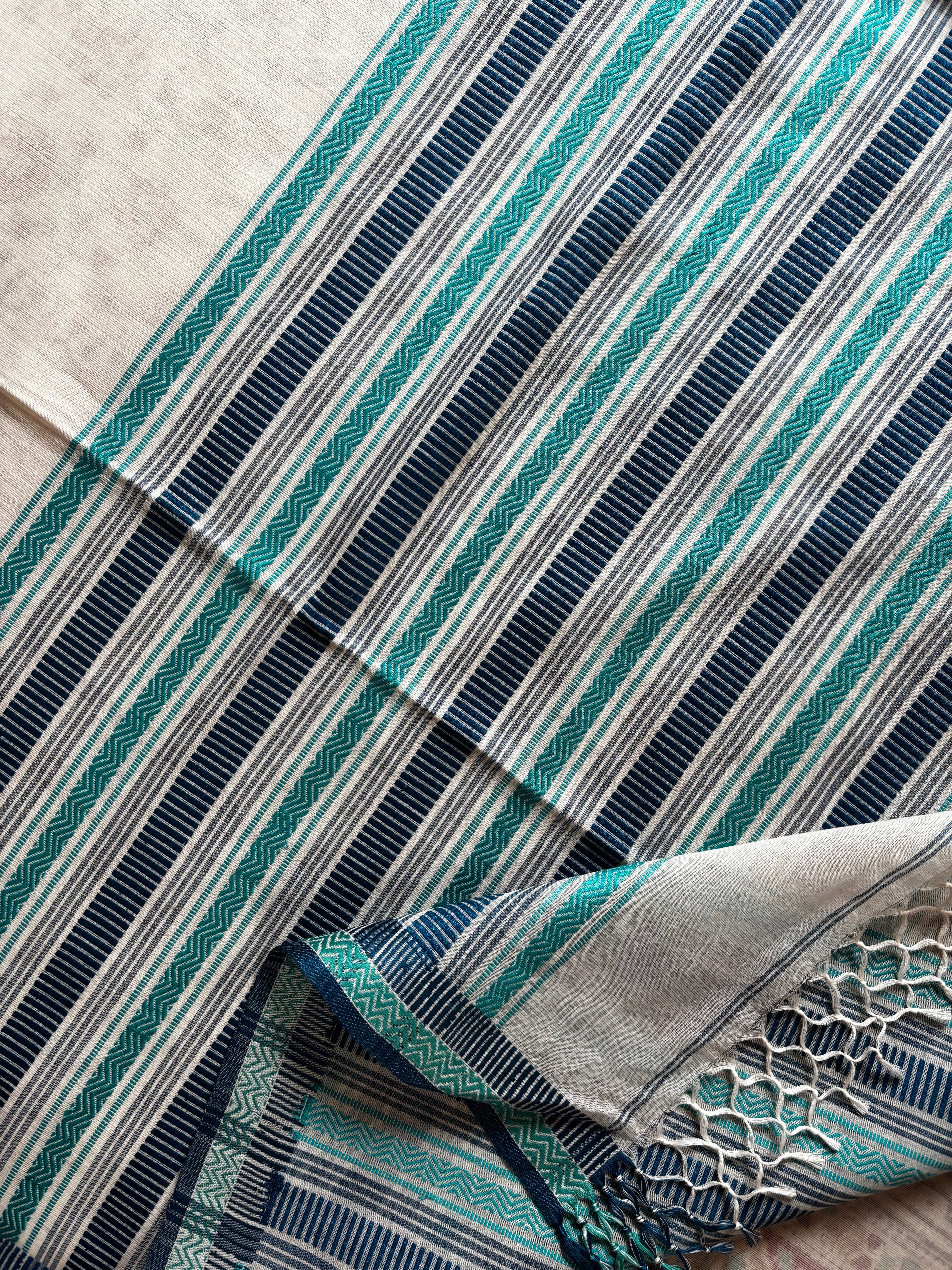 Handwoven Offwhite Colour Phulia Cotton Saree