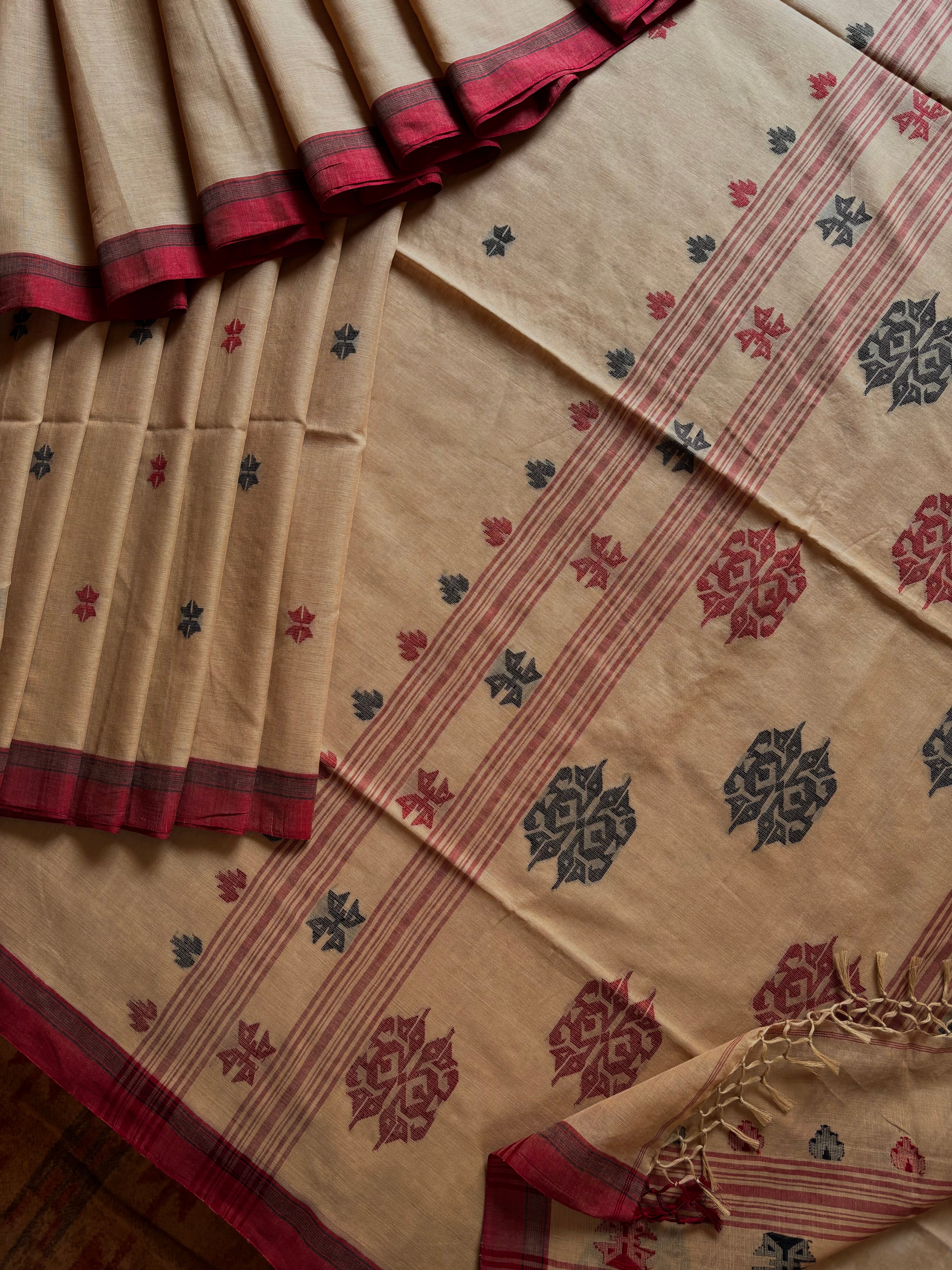 Handwoven Beige Colour Cotton Jamdani Saree