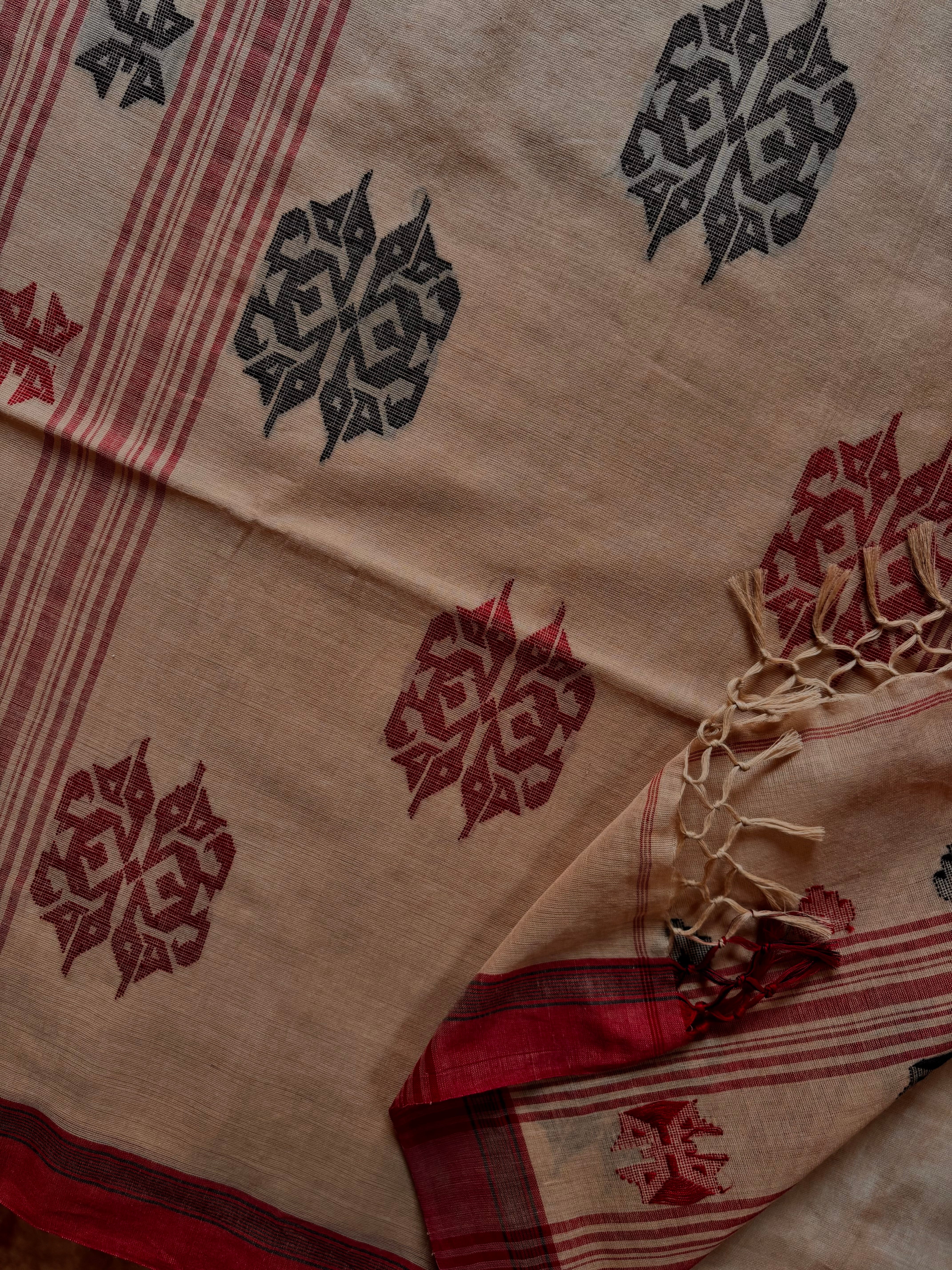 Handwoven Beige Colour Cotton Jamdani Saree