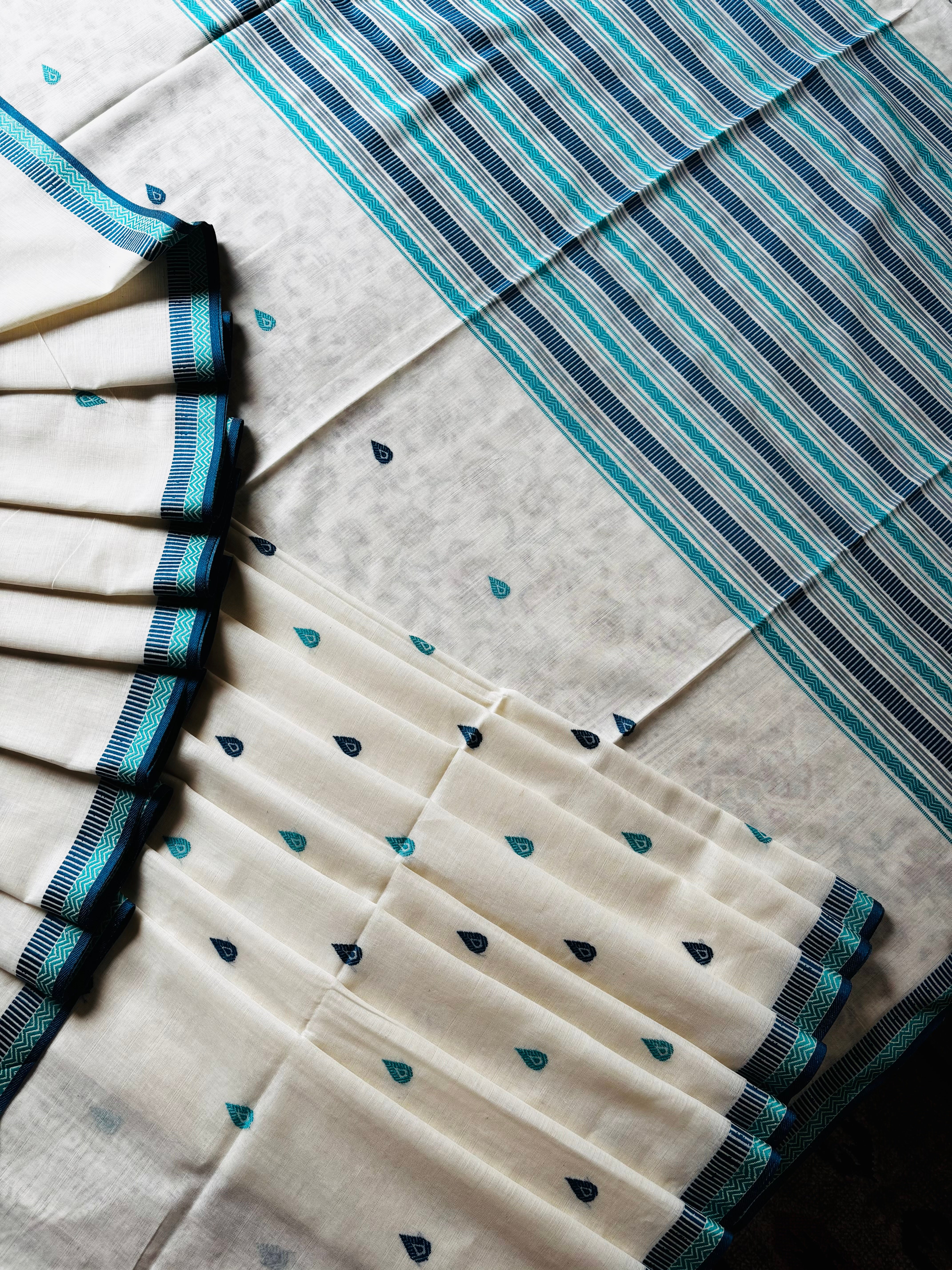 Handwoven Offwhite Colour Phulia Cotton Saree