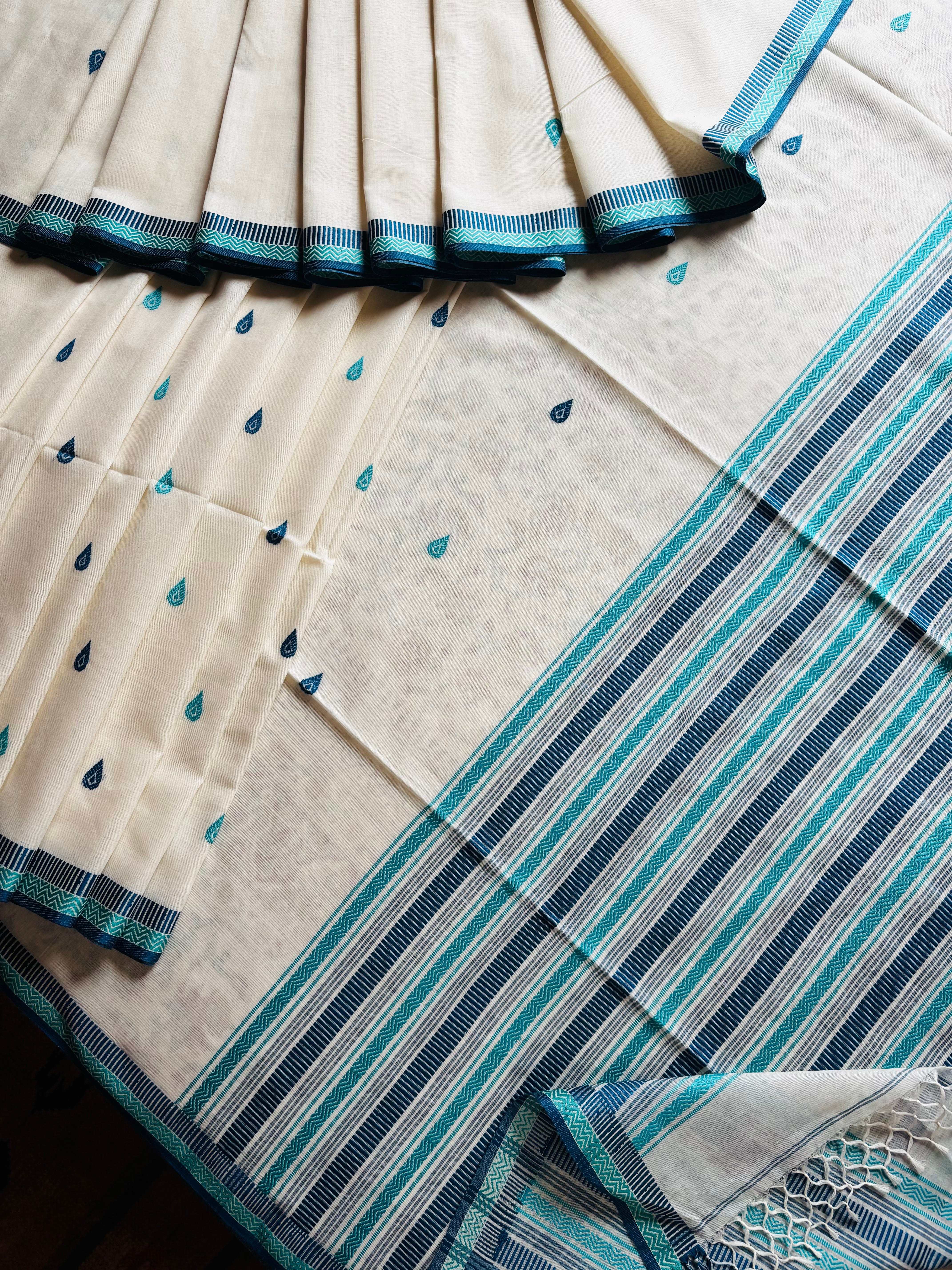Handwoven Offwhite Colour Phulia Cotton Saree
