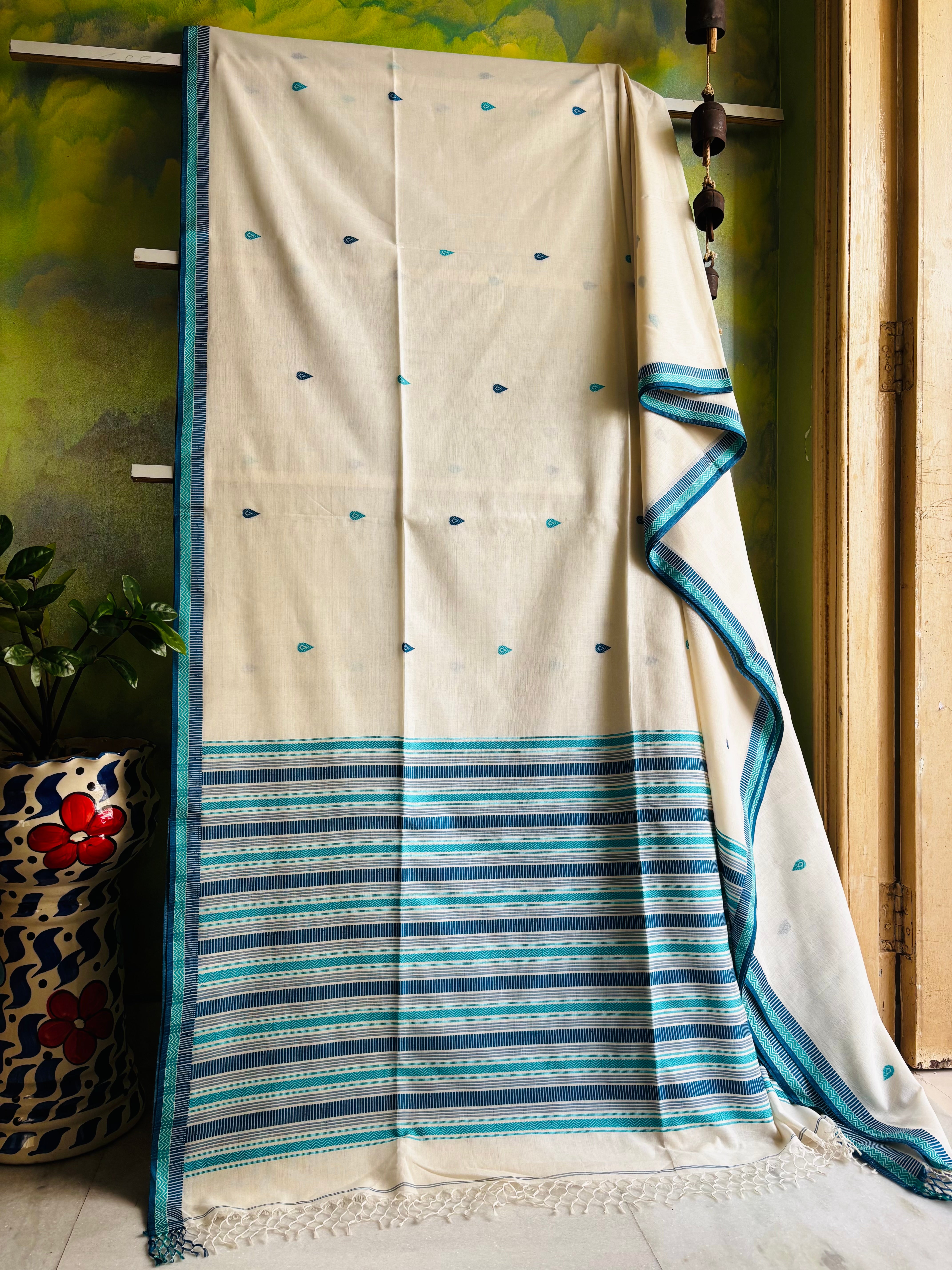 Handwoven Offwhite Colour Phulia Cotton Saree