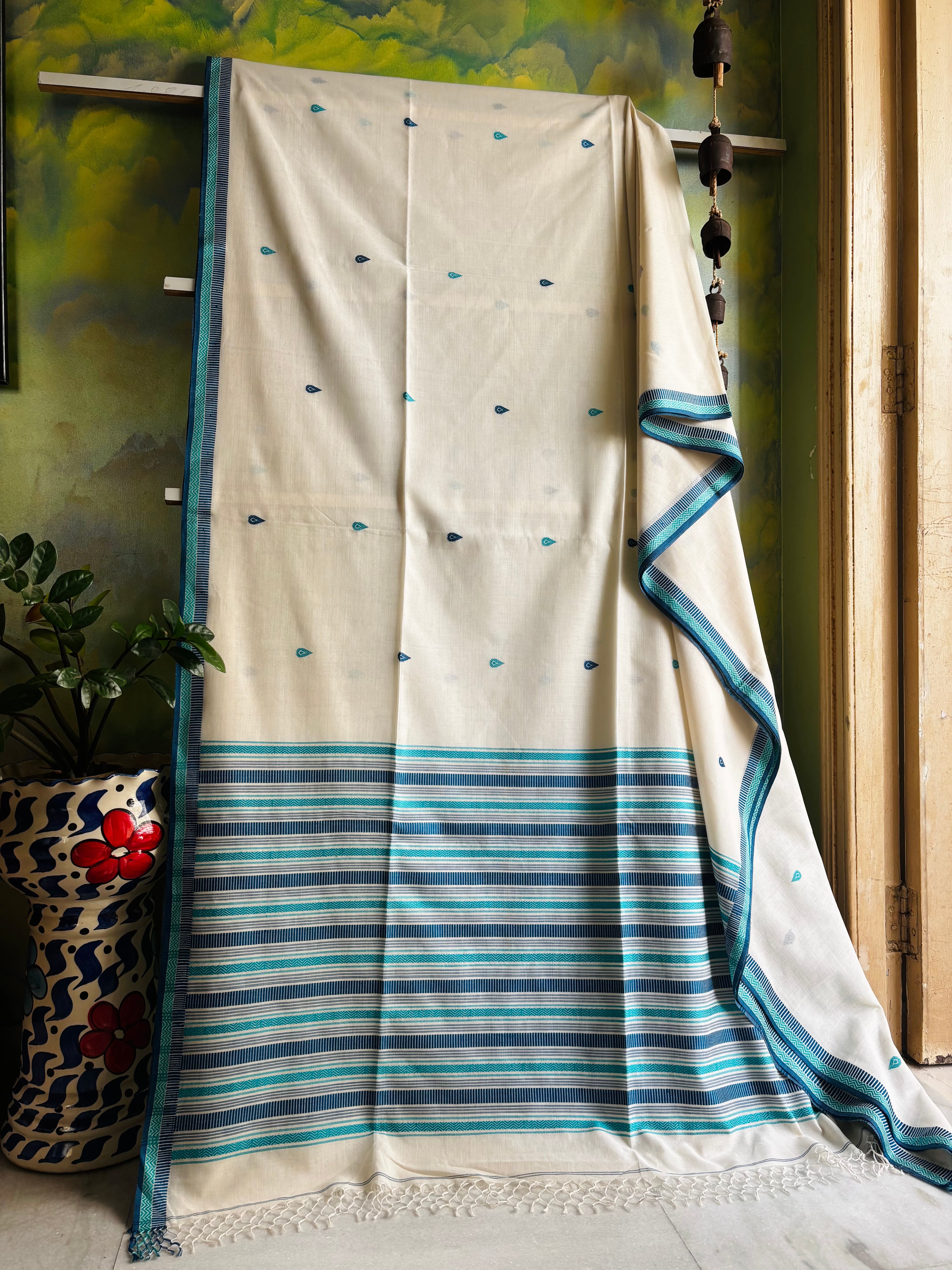 Handwoven Offwhite Colour Phulia Cotton Saree