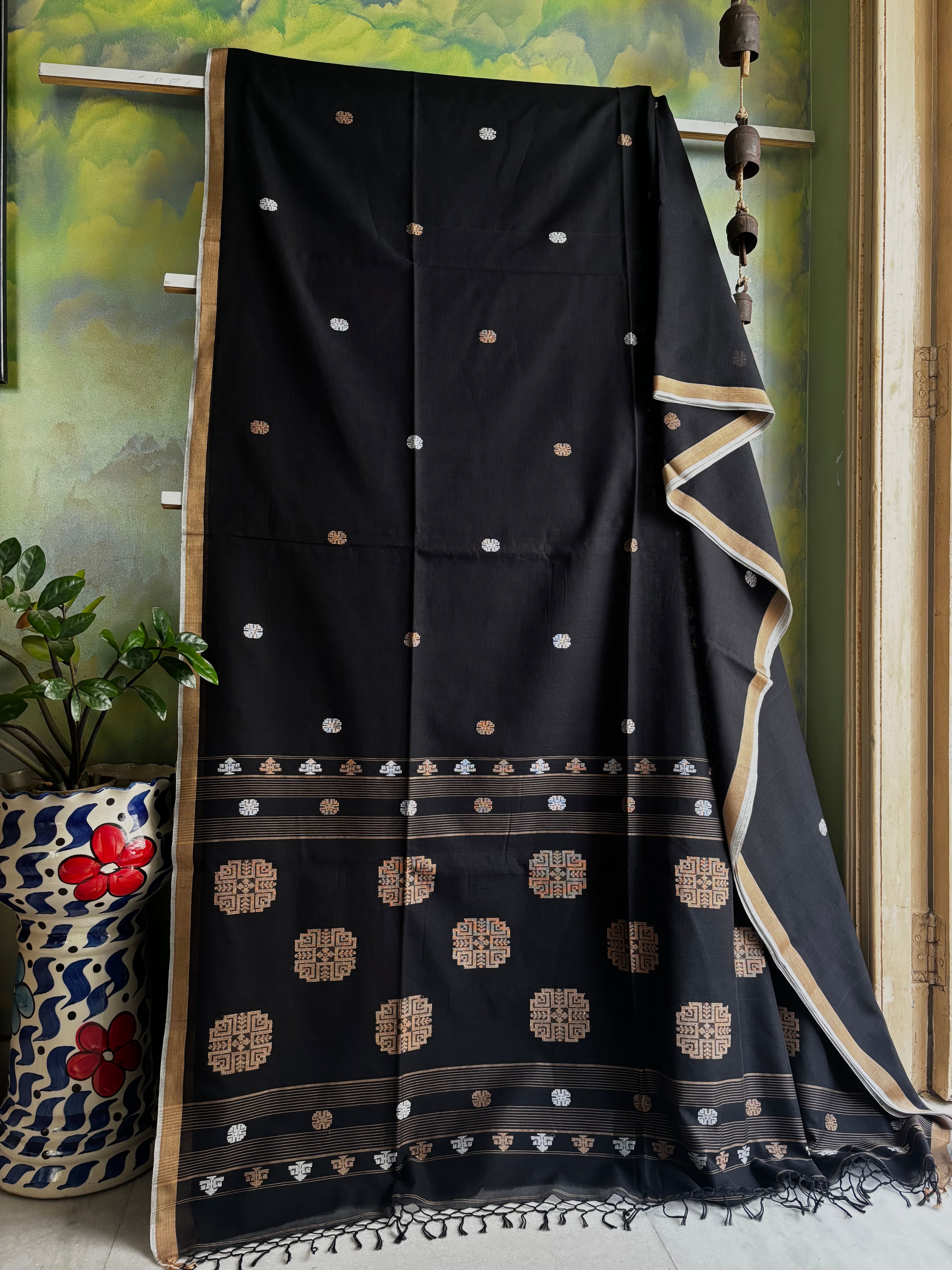 Handwoven Black Colour Cotton Jamdani Saree
