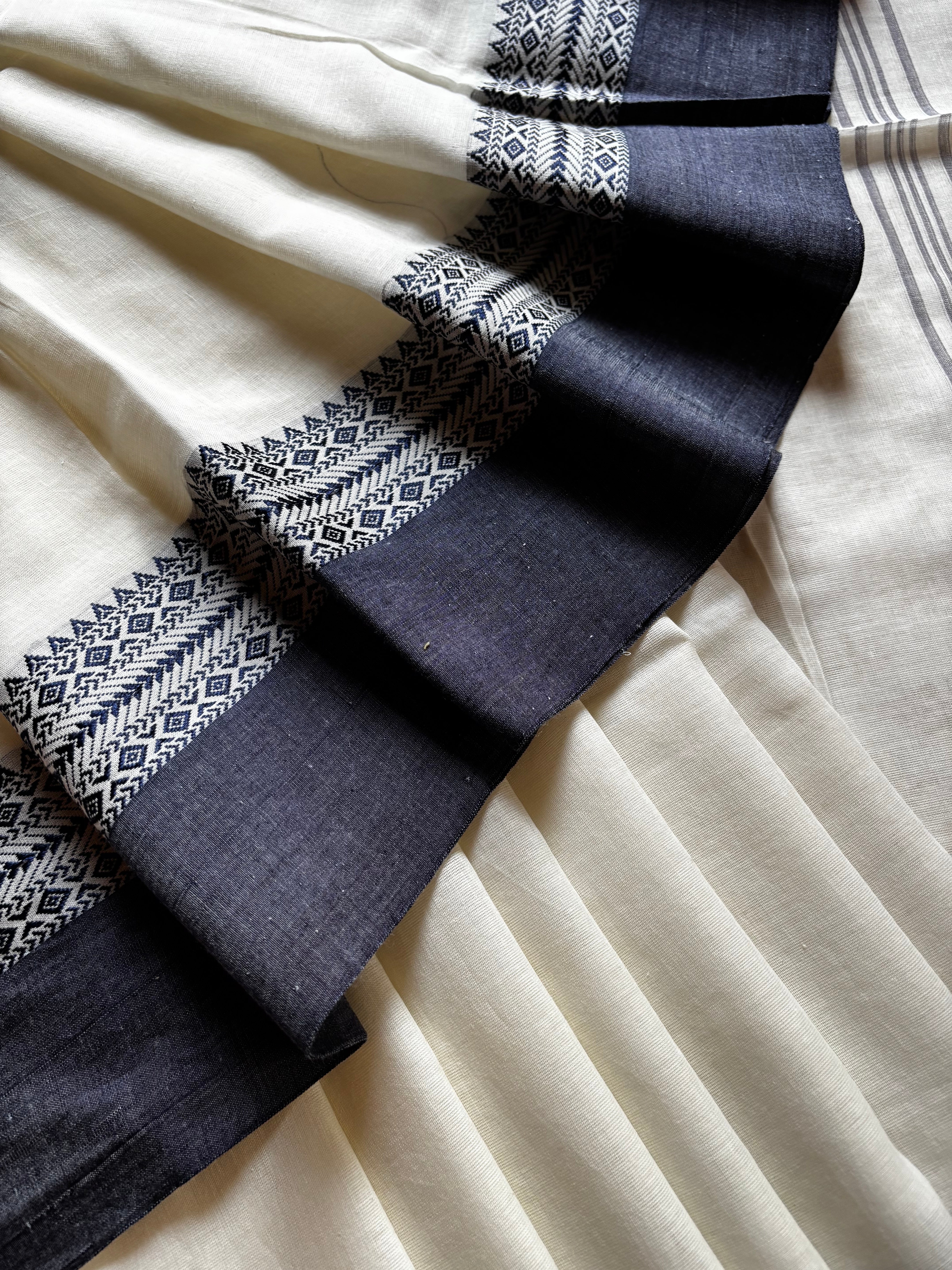 Handwoven Offwhite Blue Phulia Cotton Saree