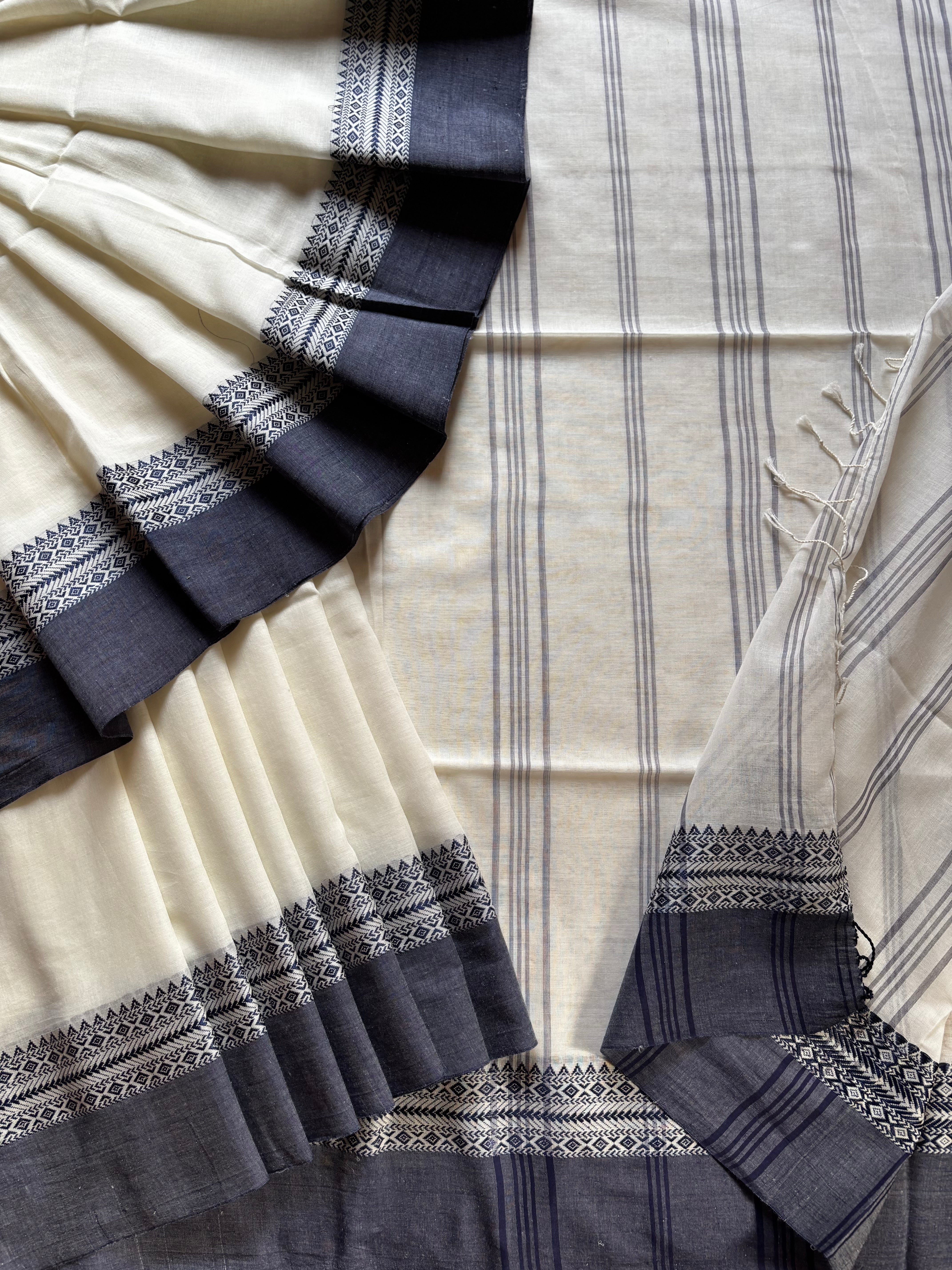 Handwoven Offwhite Blue Phulia Cotton Saree