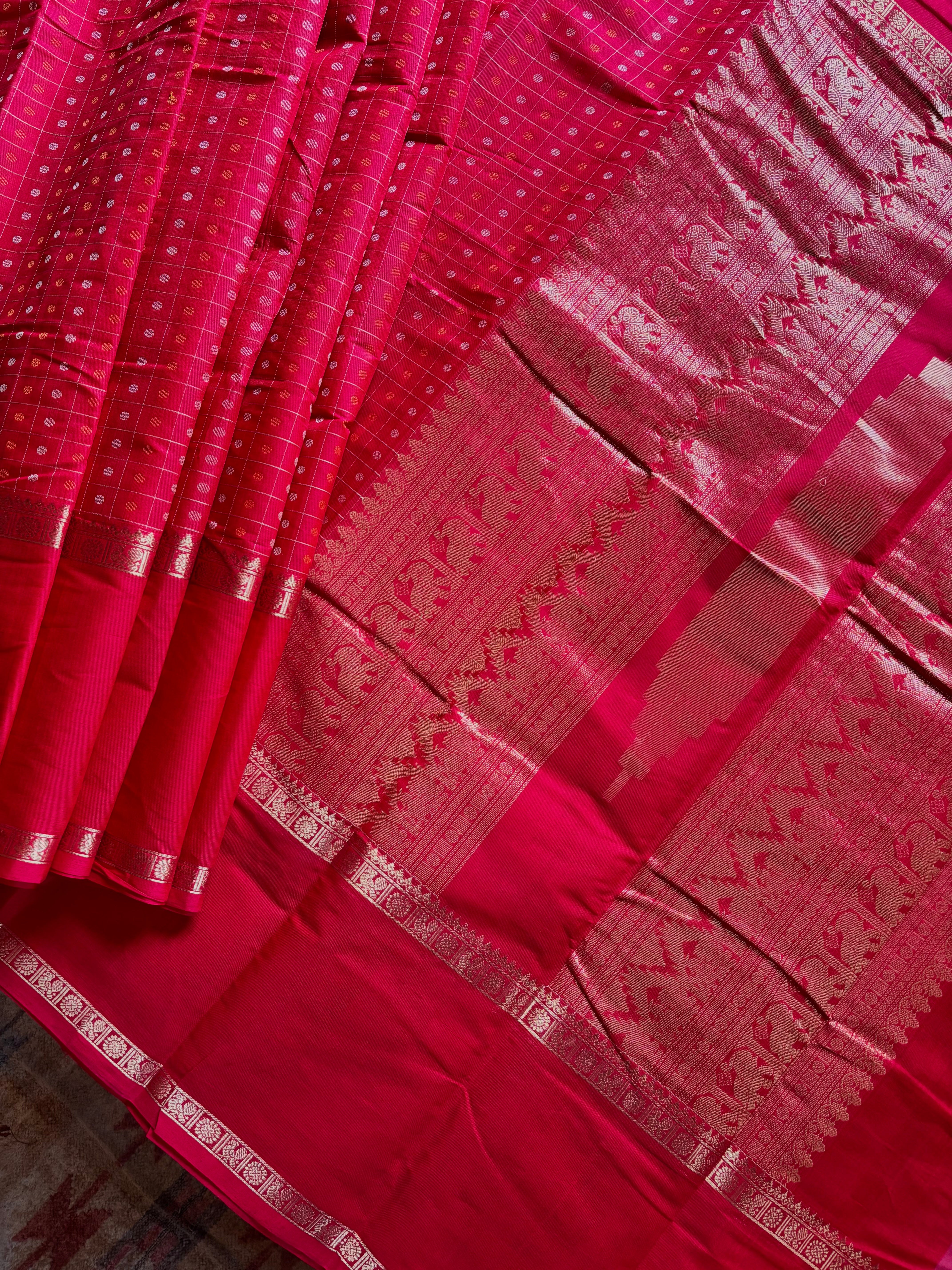 Handwoven Red Colour Kanchipuram Saree
