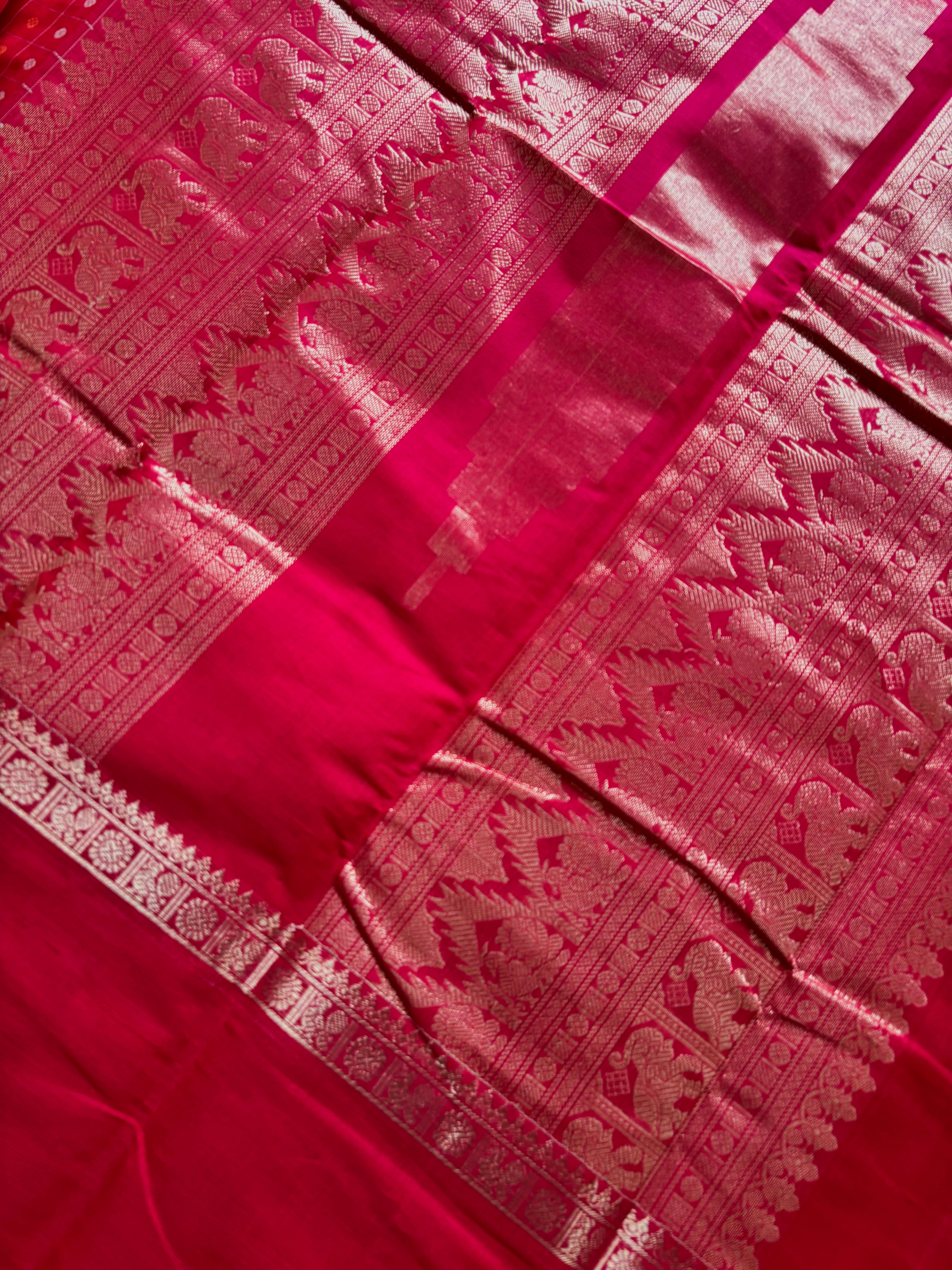 Handwoven Red Colour Kanchipuram Saree