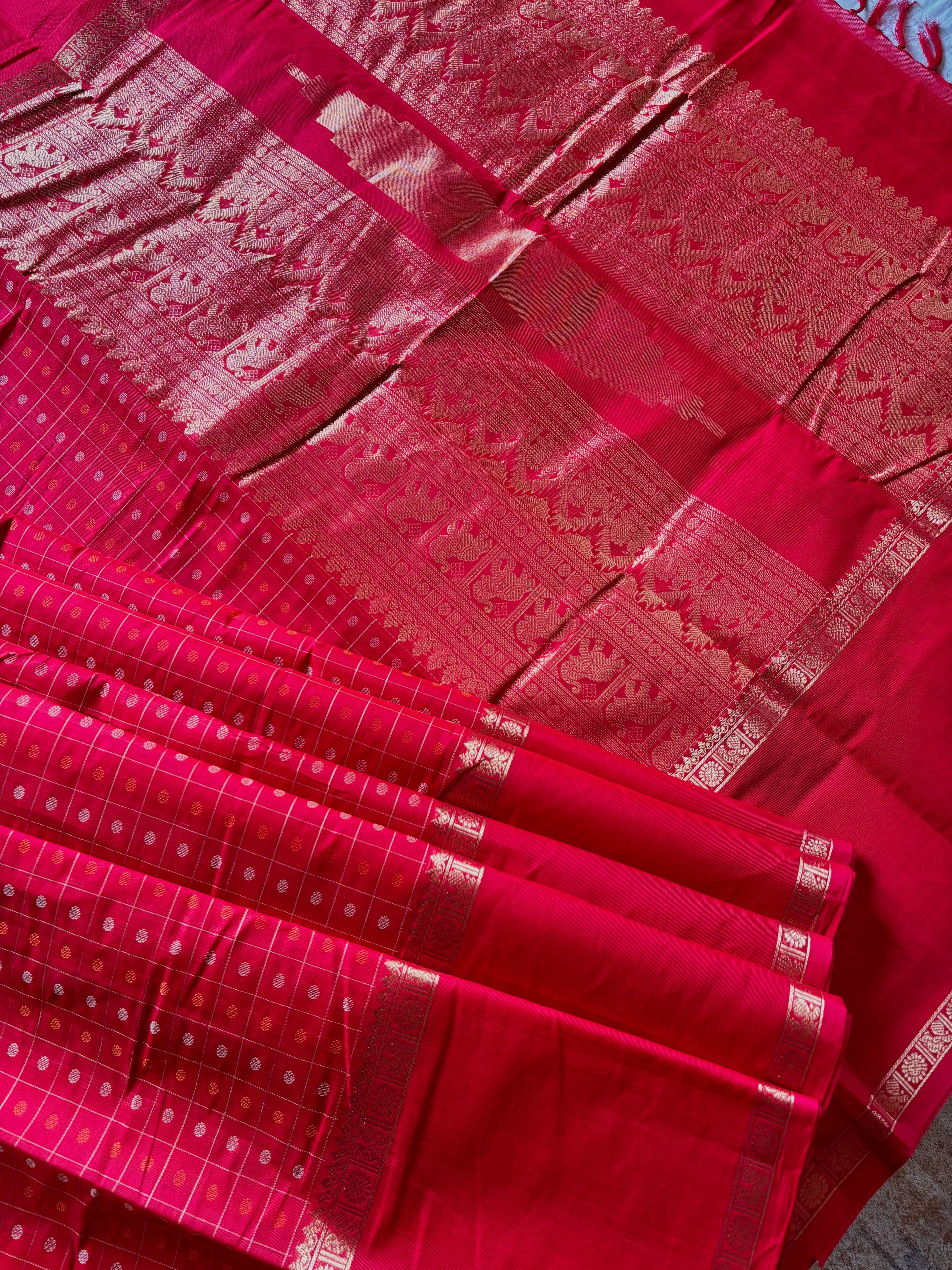 Handwoven Red Colour Kanchipuram Saree