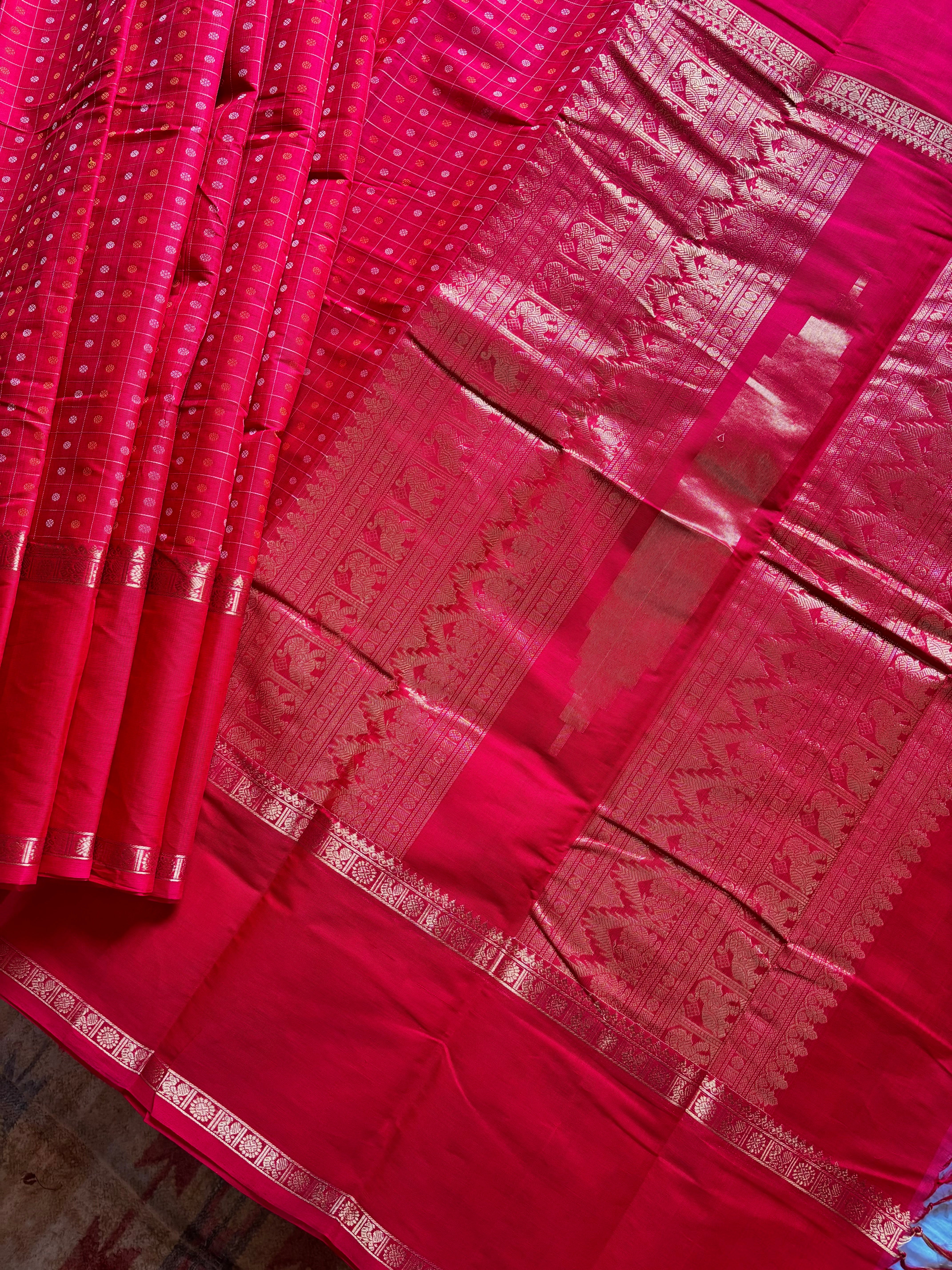 Handwoven Red Colour Kanchipuram Saree
