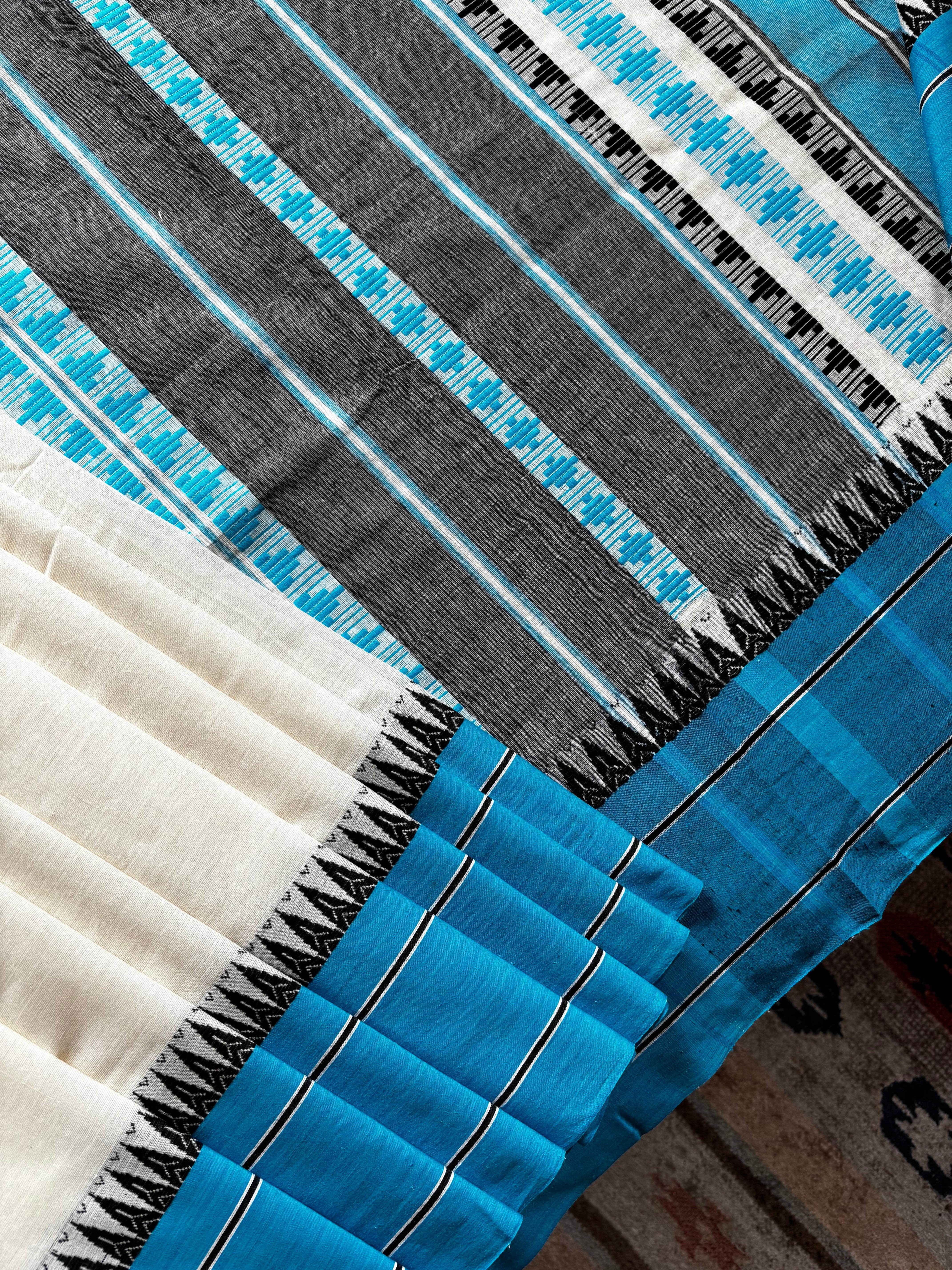 Handwoven White Colour Begampuri Cotton Saree