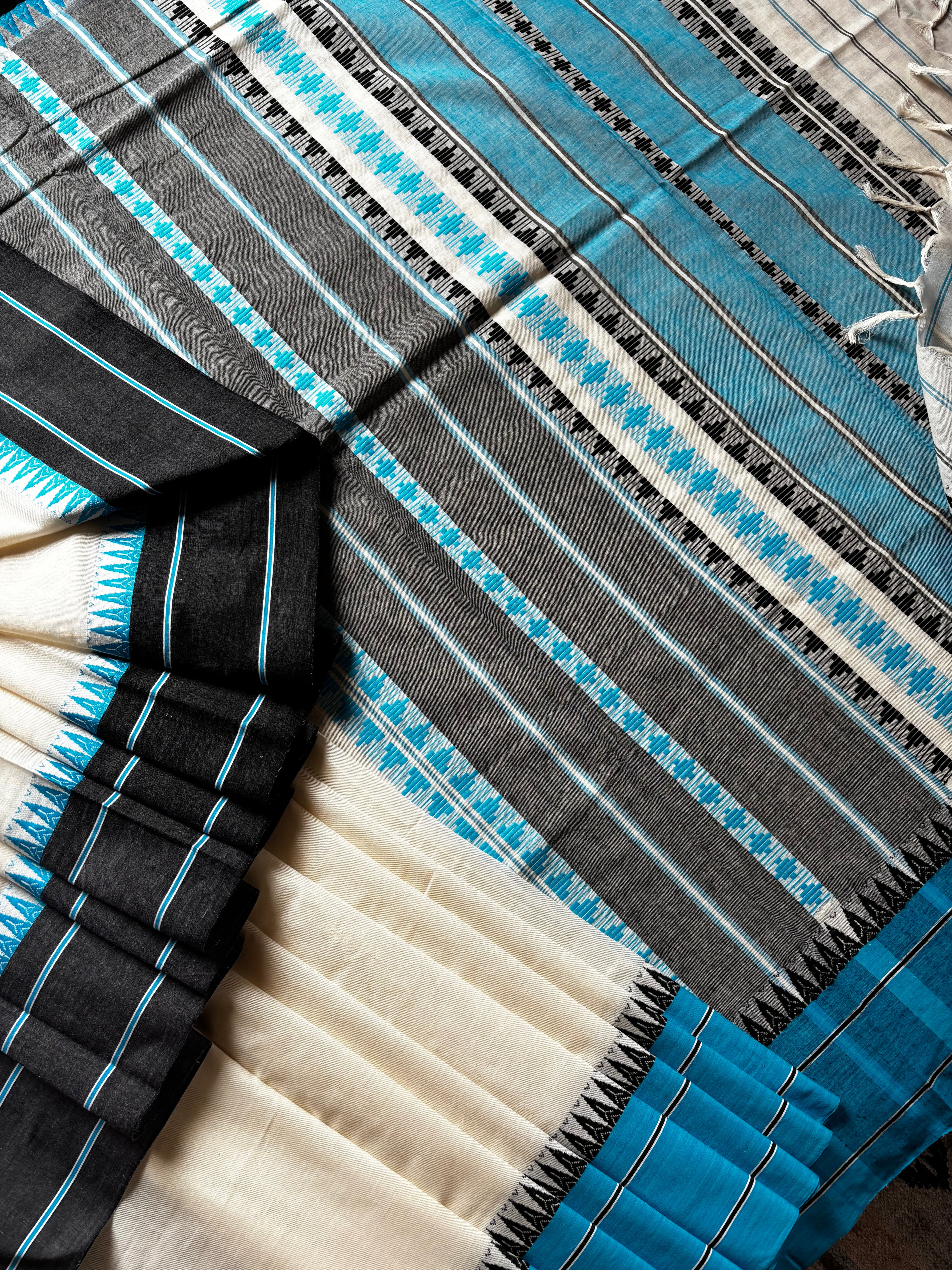 Handwoven White Colour Begampuri Cotton Saree