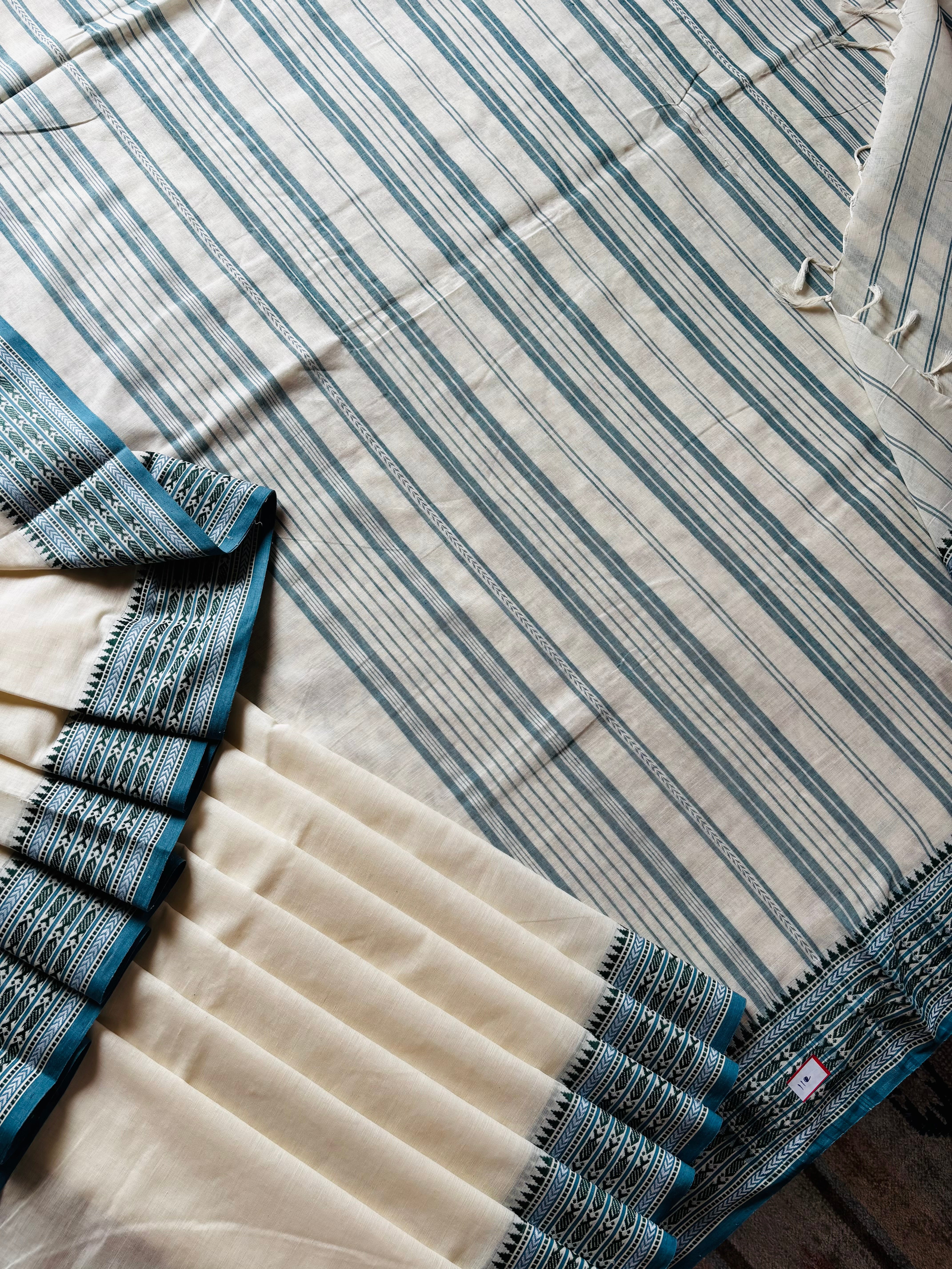 Handwoven Offwhite Colour Begampuri Cotton Saree