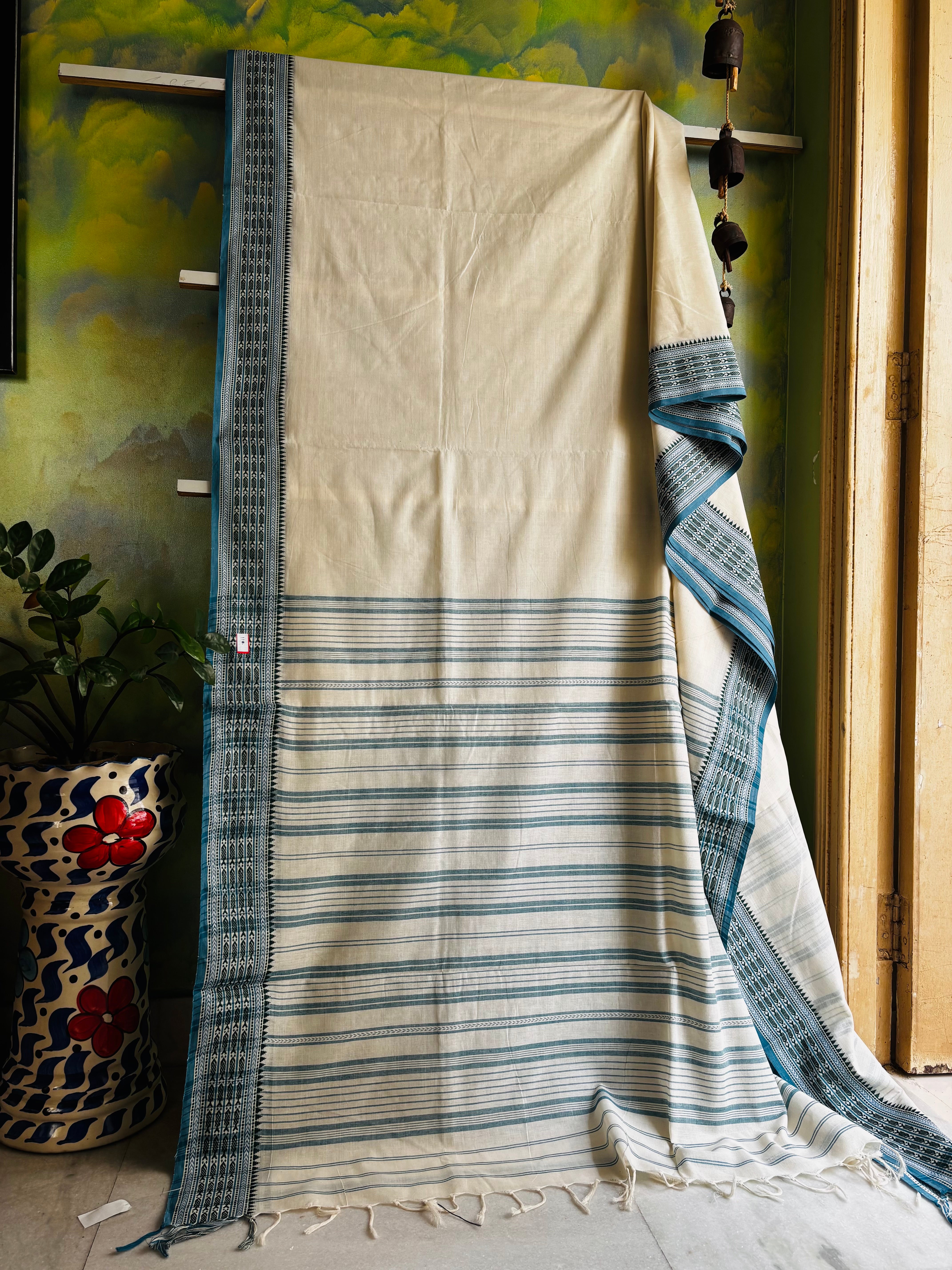 Handwoven Offwhite Colour Begampuri Cotton Saree