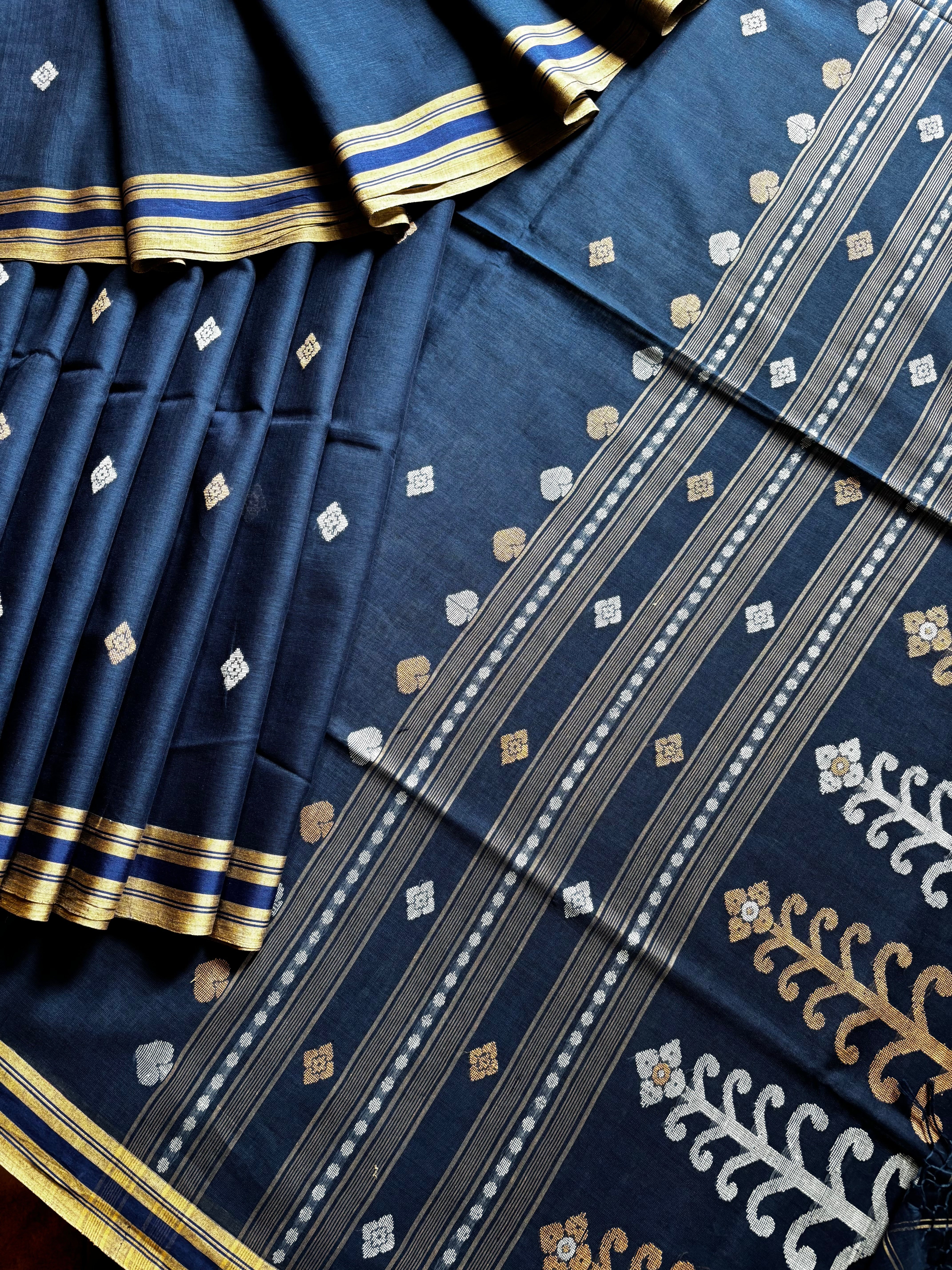 Handwoven Blue Cotton Jamdani Saree