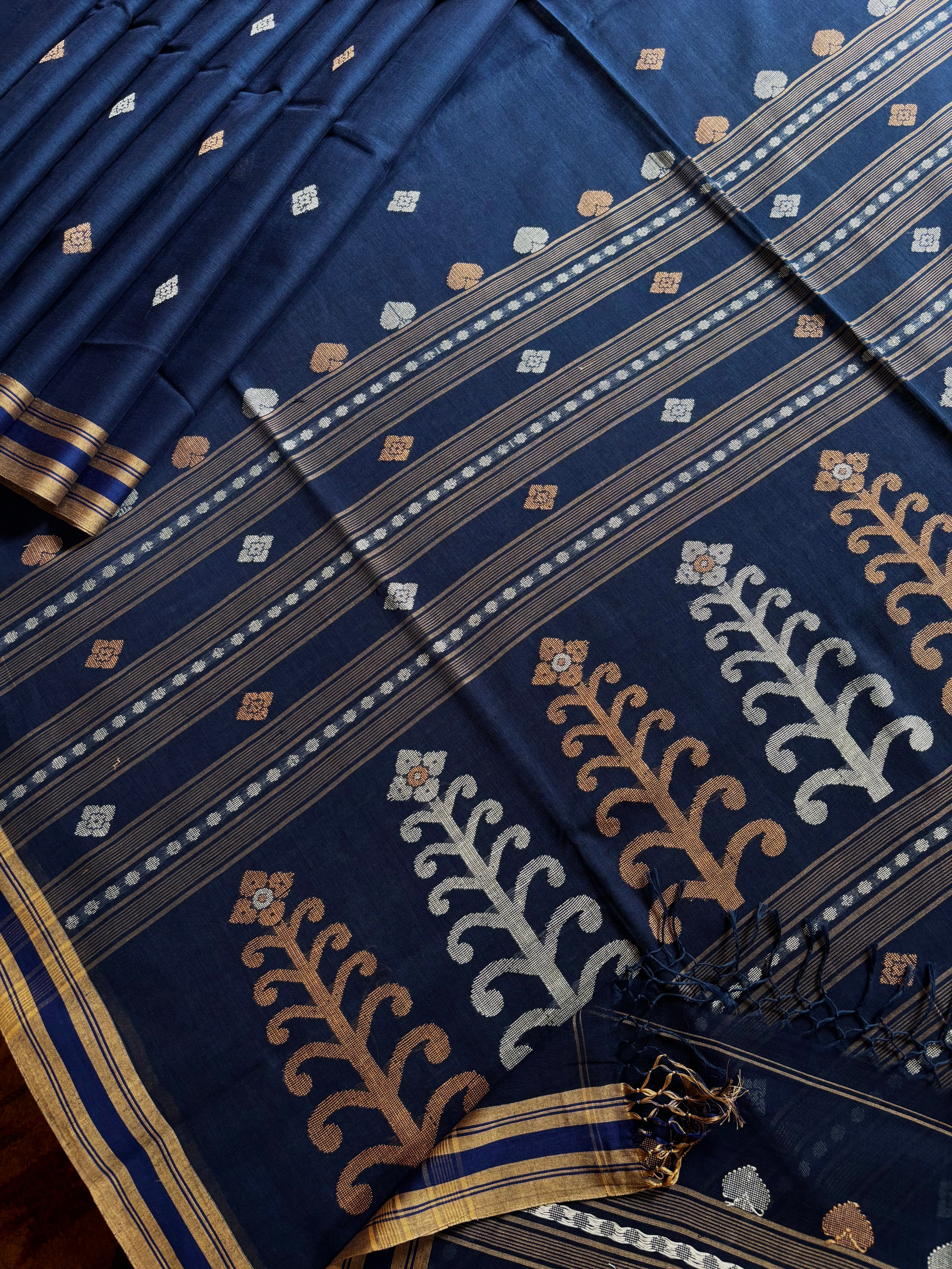 Handwoven Blue Cotton Jamdani Saree