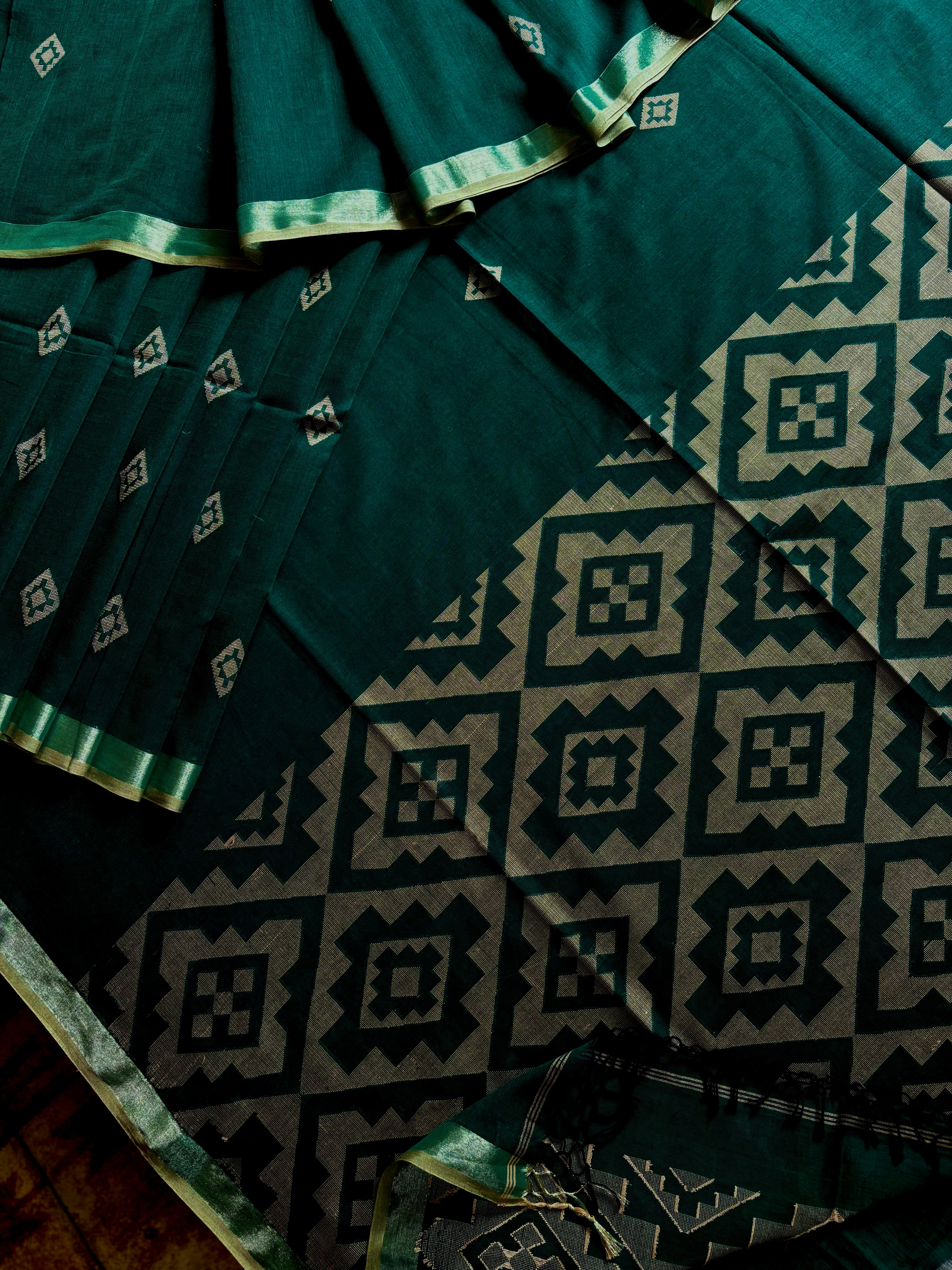 Handwoven Panna Green Cotton Jamdani Saree