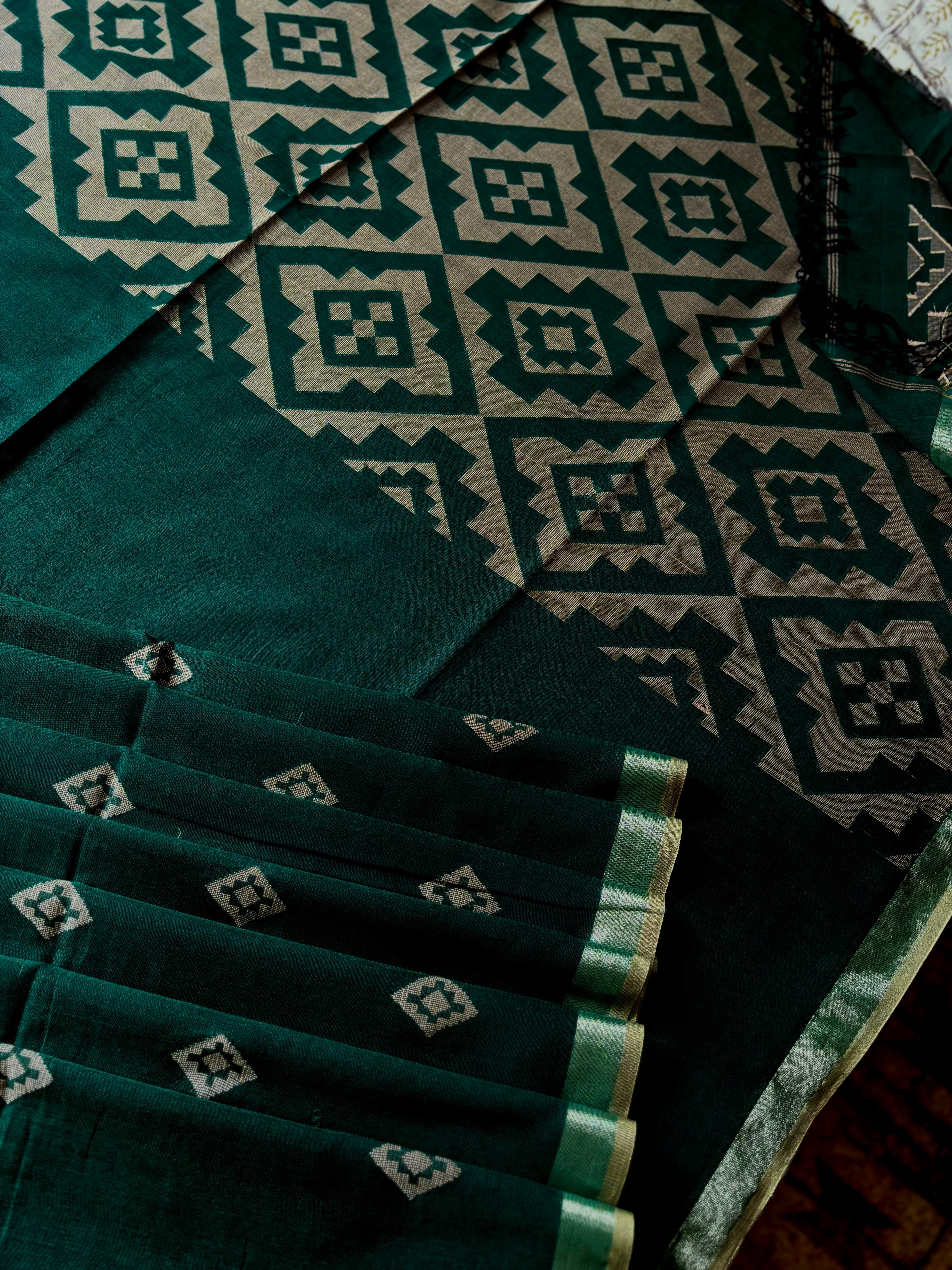 Handwoven Panna Green Cotton Jamdani Saree