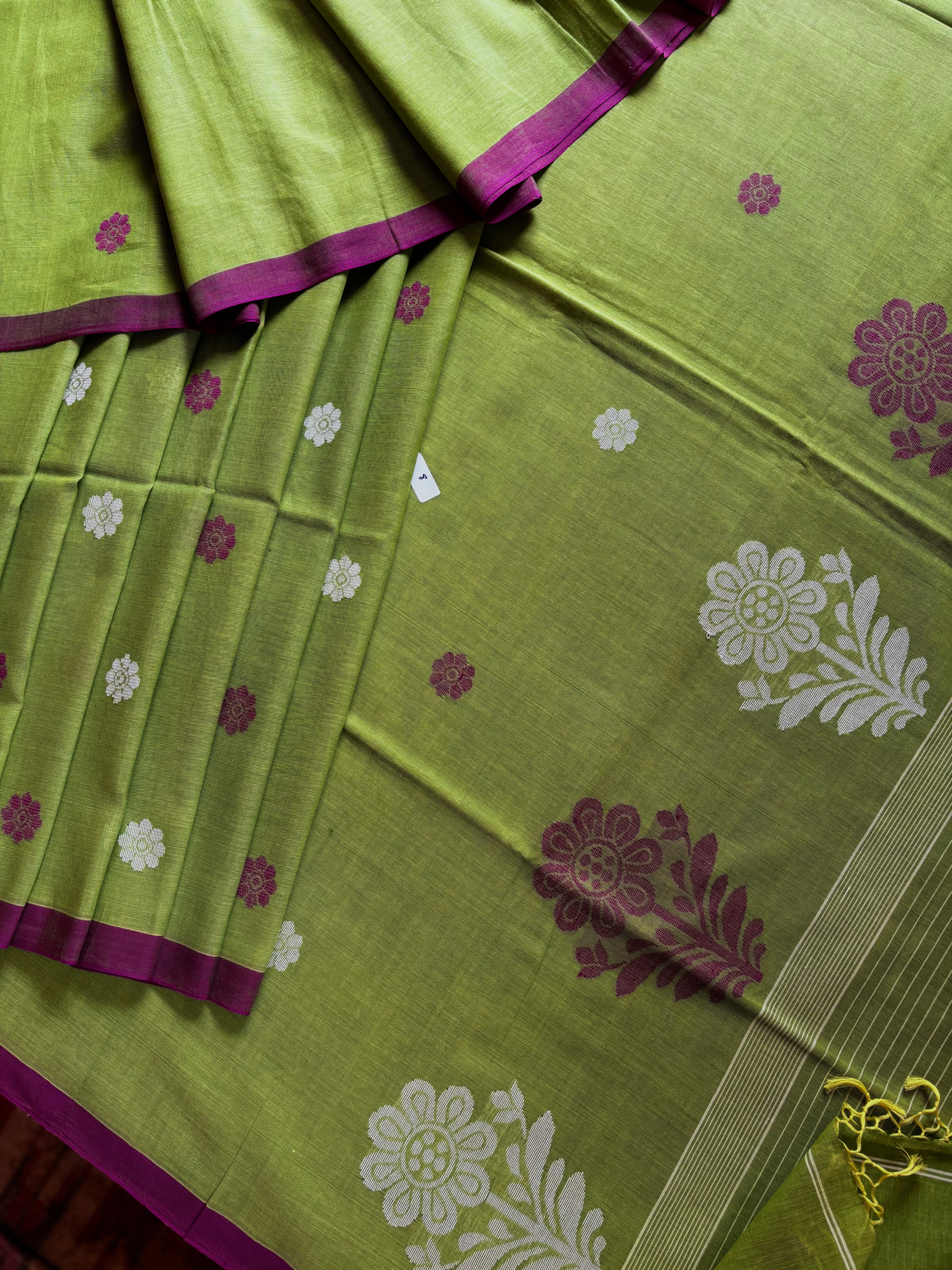 Handwoven Light Green Cotton Jamdani Saree