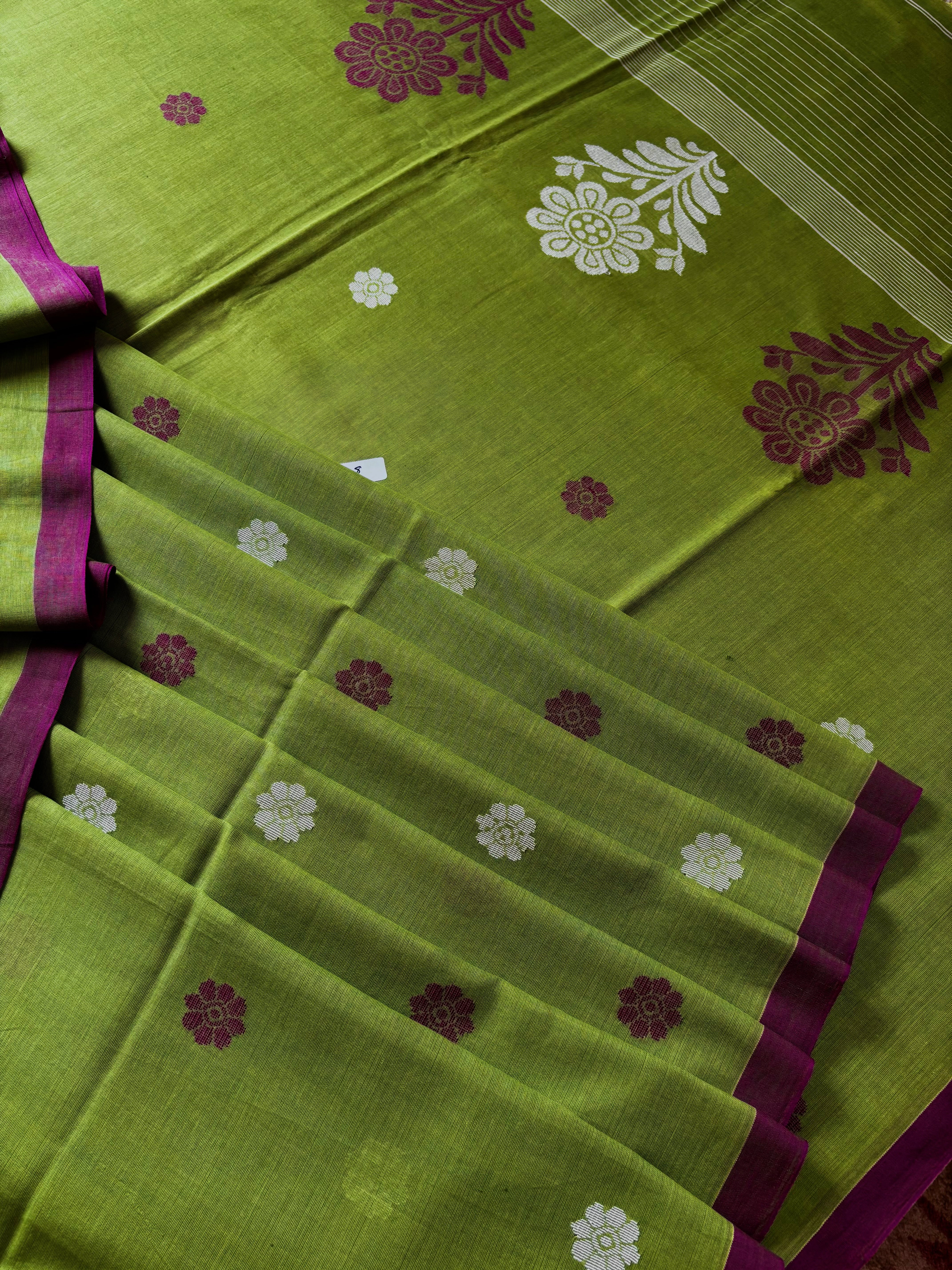 Handwoven Light Green Cotton Jamdani Saree