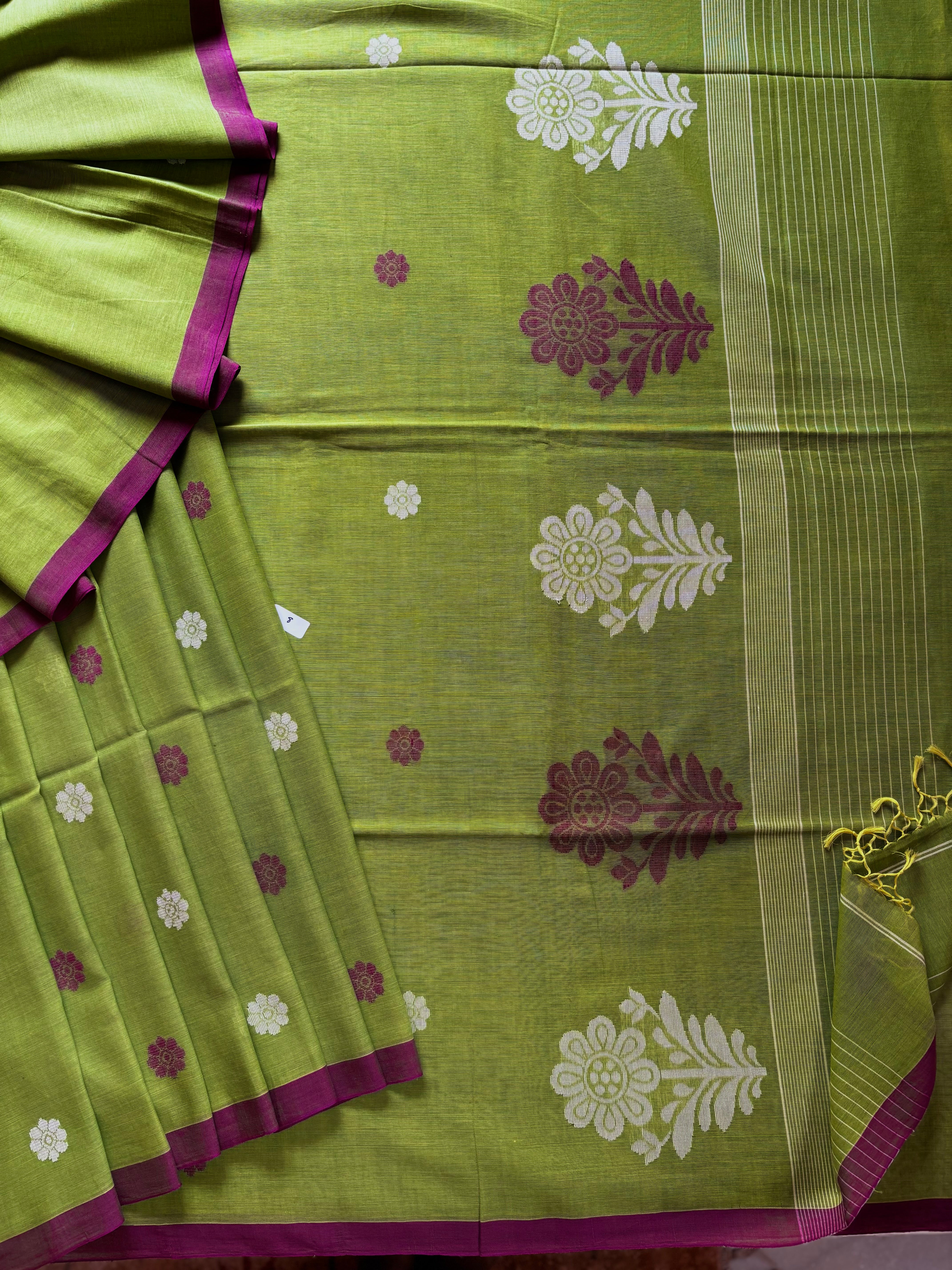 Handwoven Light Green Cotton Jamdani Saree