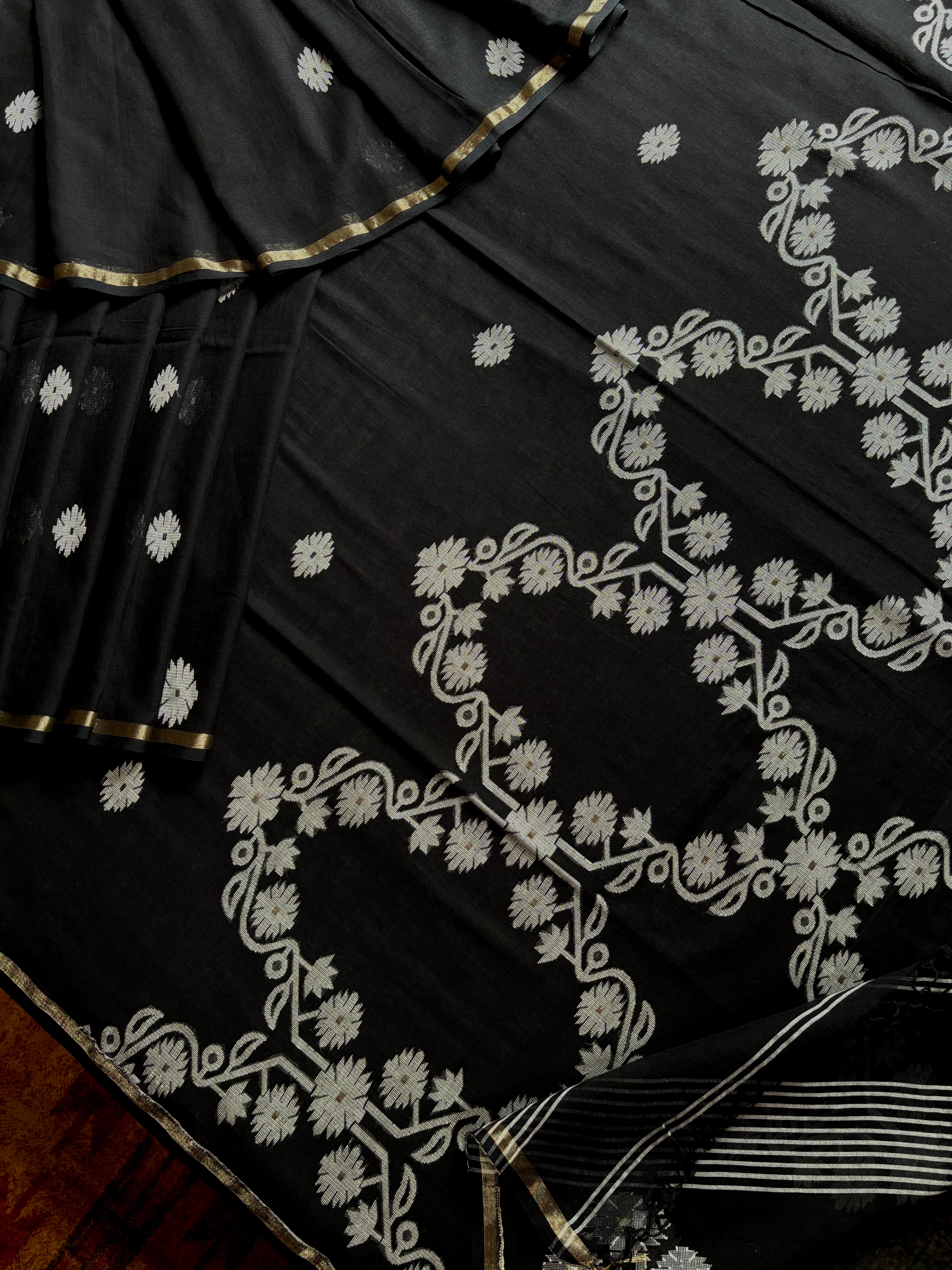 Handwoven Black White Cotton Jamdani Saree