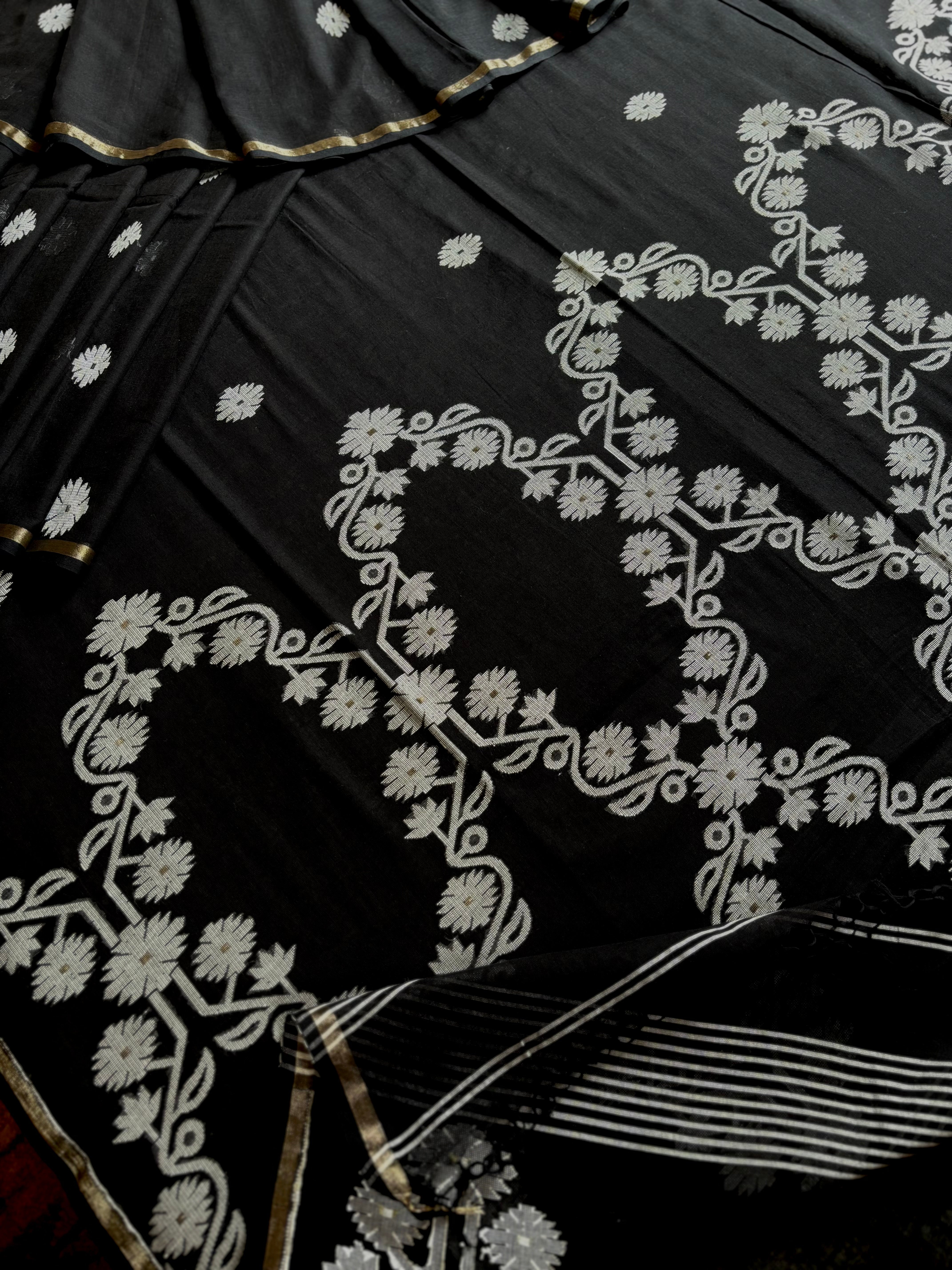 Handwoven Black White Cotton Jamdani Saree