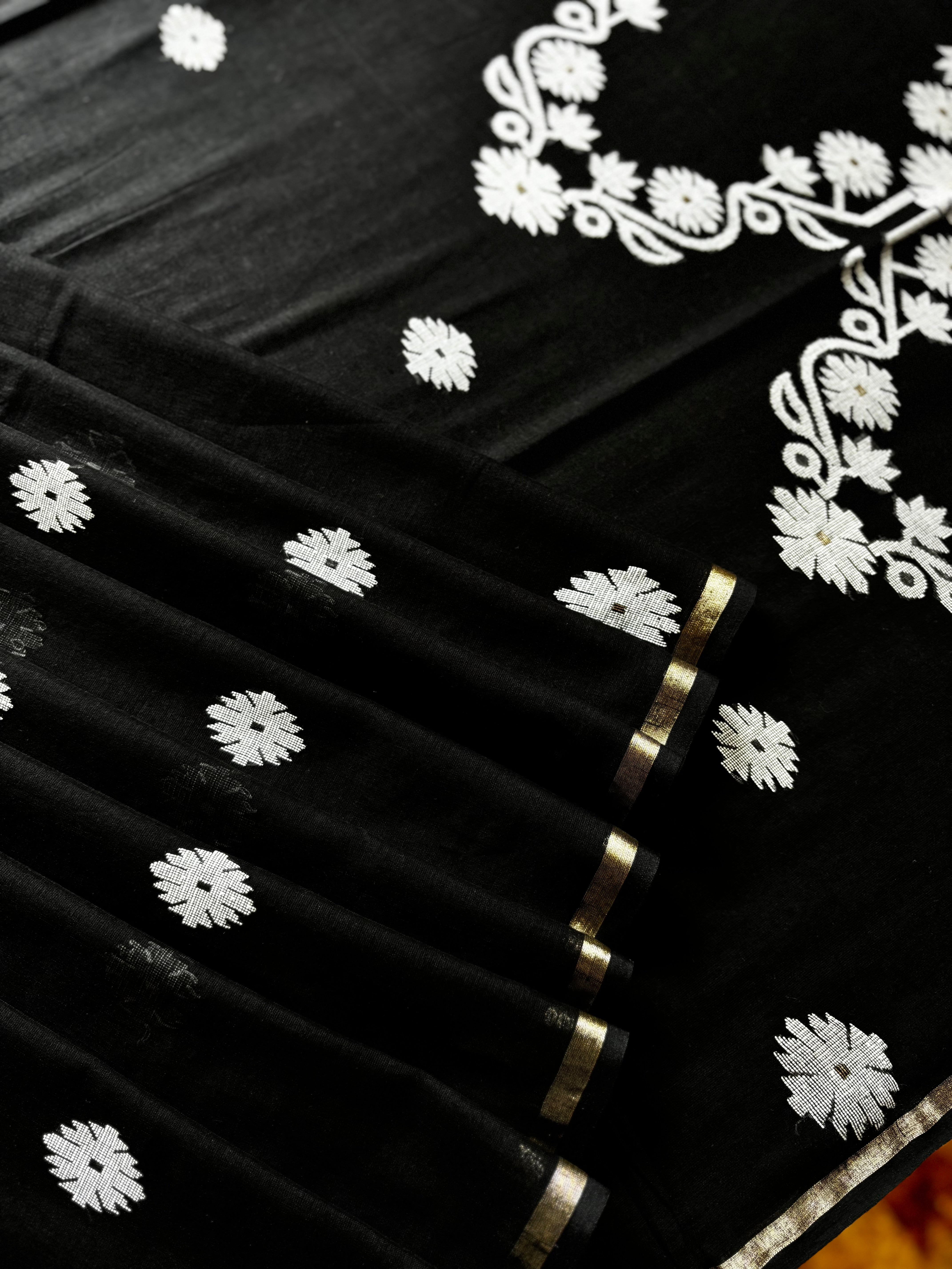 Handwoven Black White Cotton Jamdani Saree