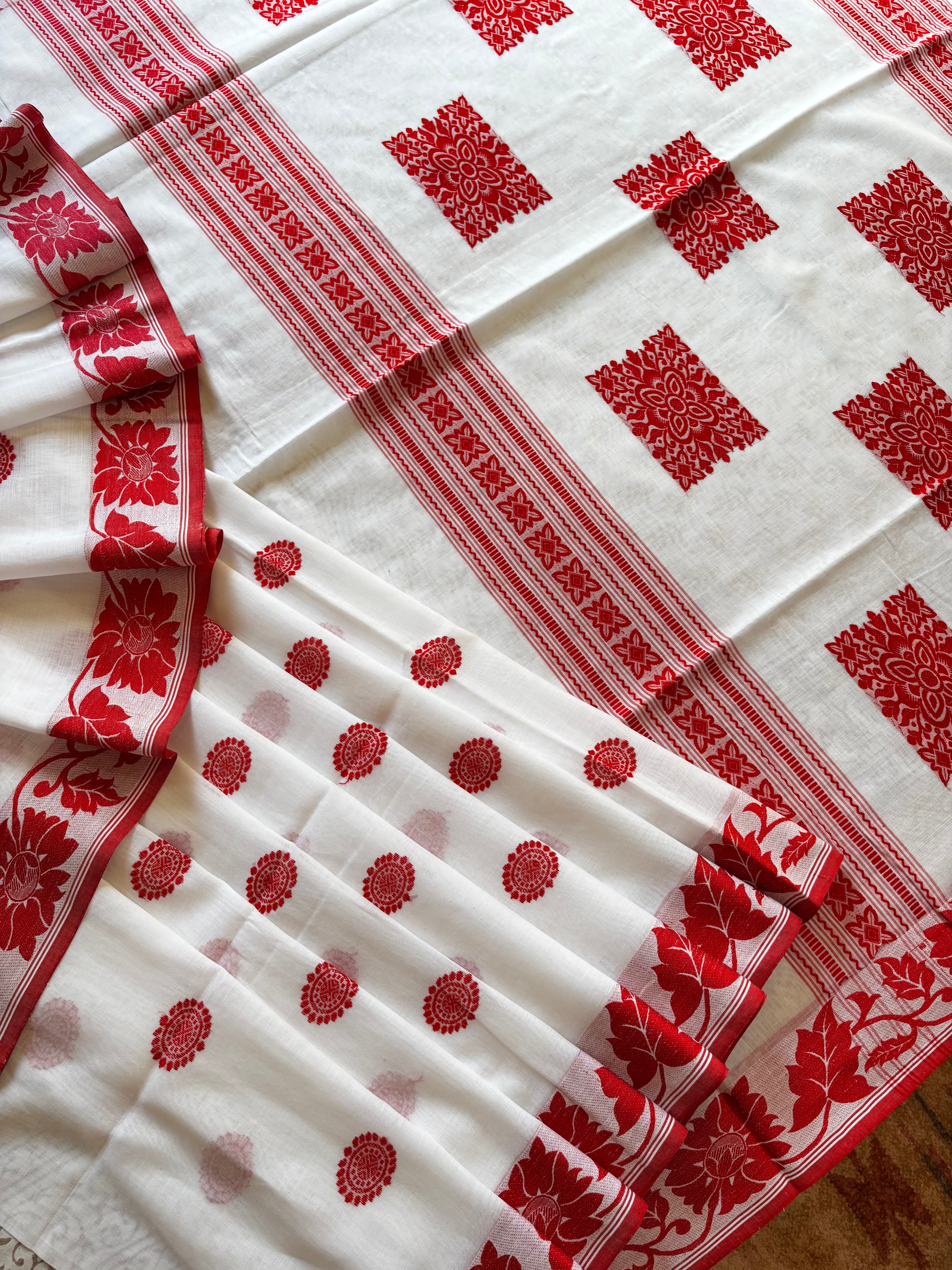 Handwoven White Red Phulia Cotton Saree
