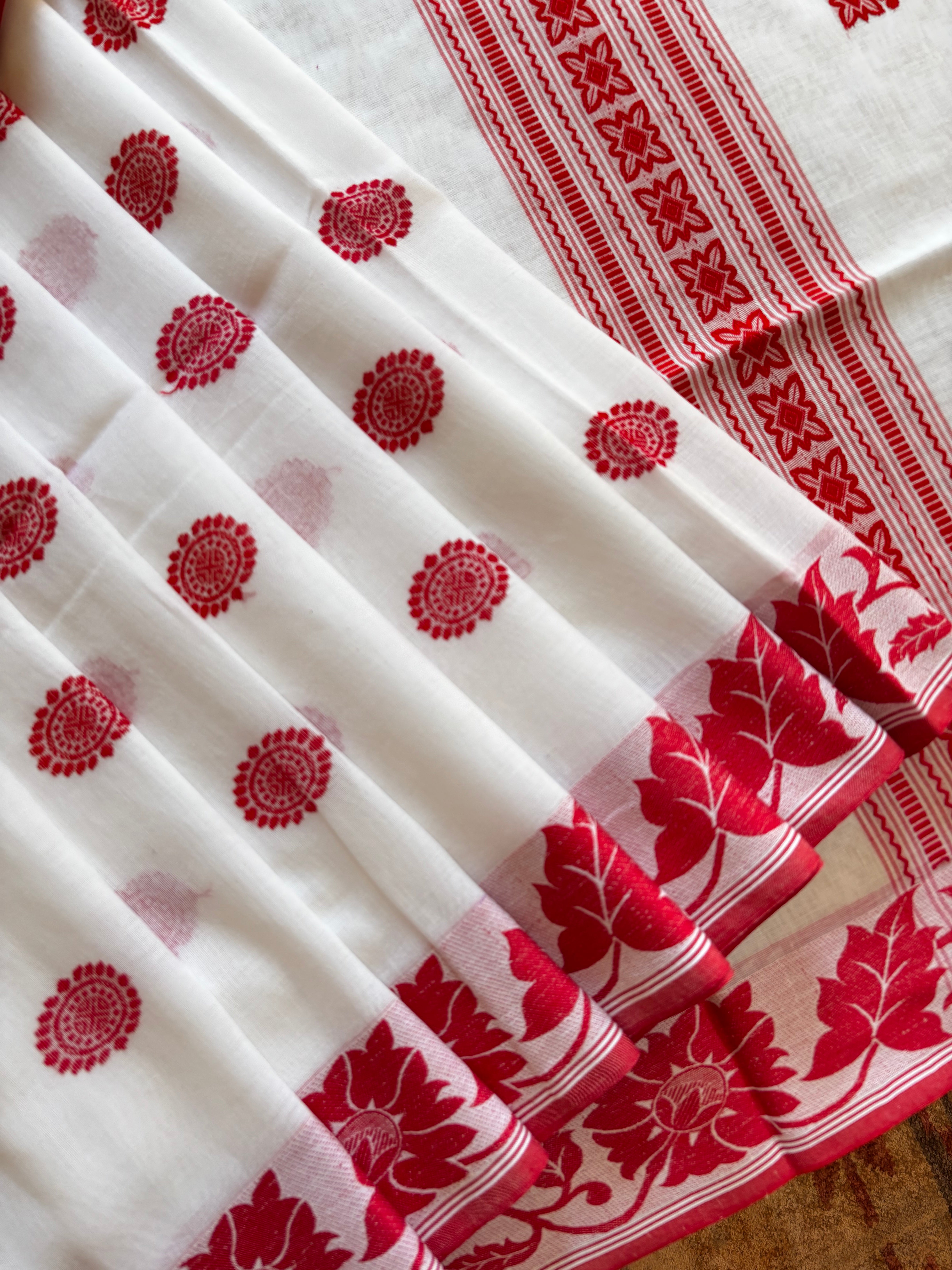 Handwoven White Red Phulia Cotton Saree