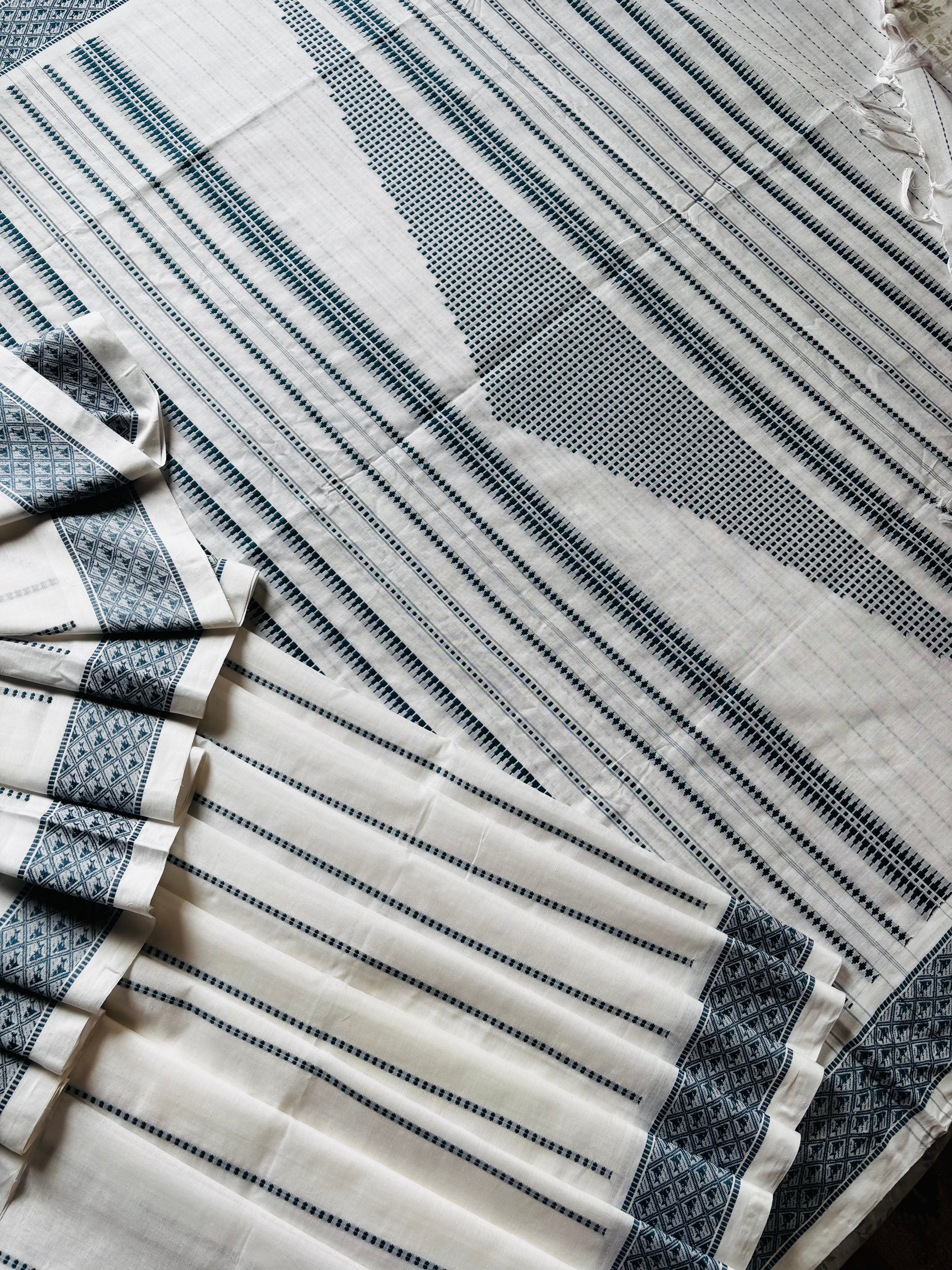 Handwoven White Colour Pure Cotton Begampuri Saree