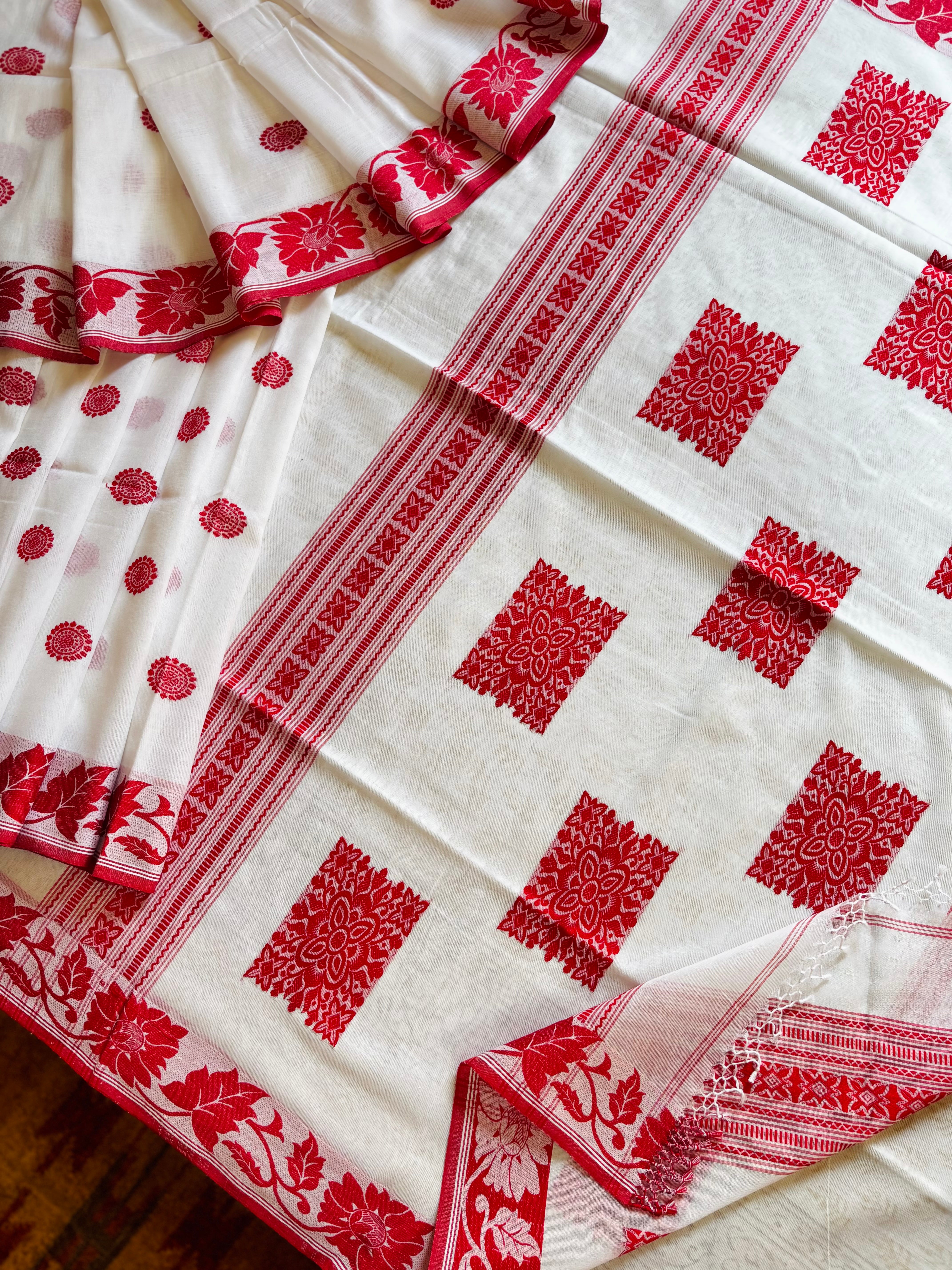 Handwoven White Red Phulia Cotton Saree