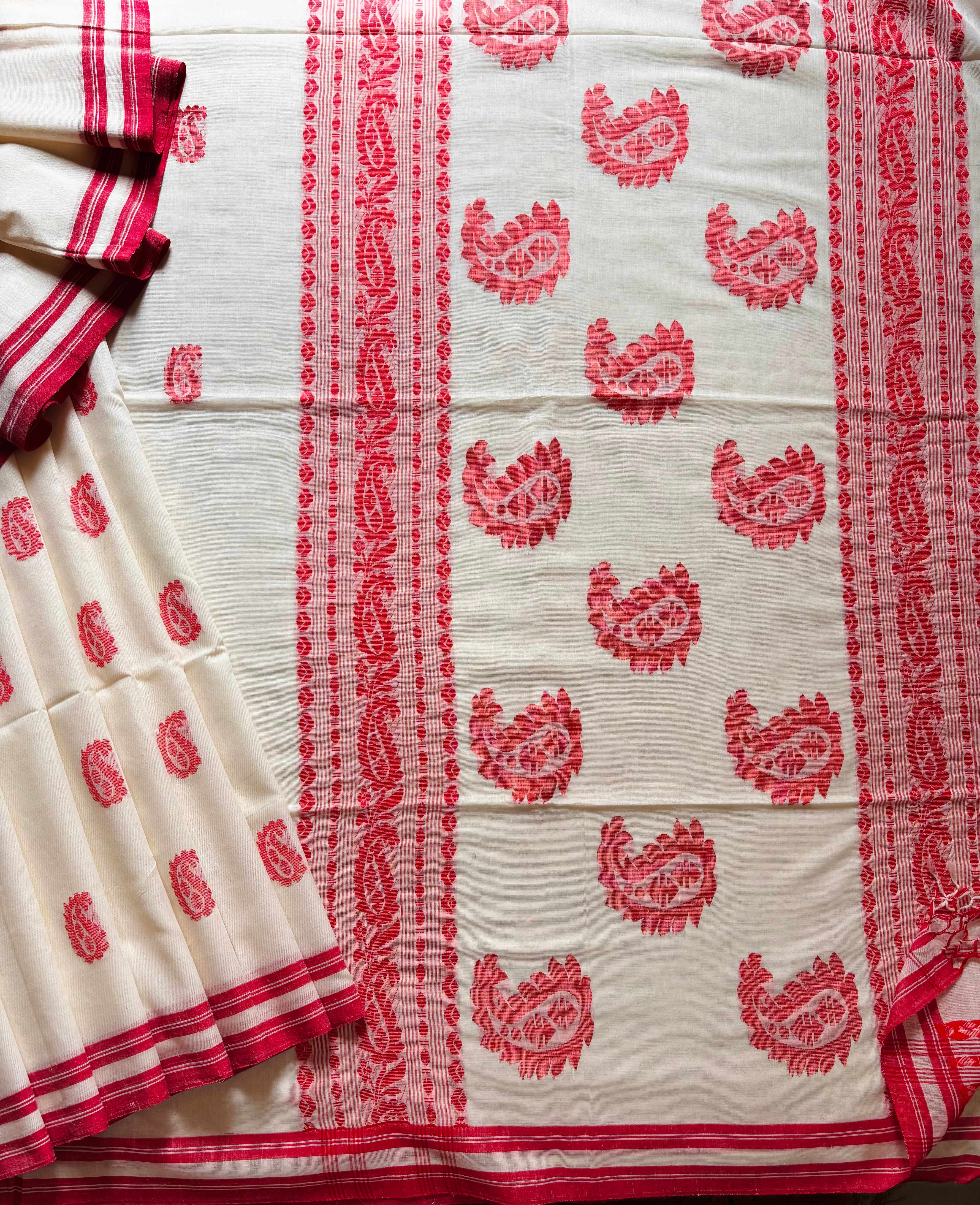 Handwoven Offwhite Red Cotton Jamdani Saree