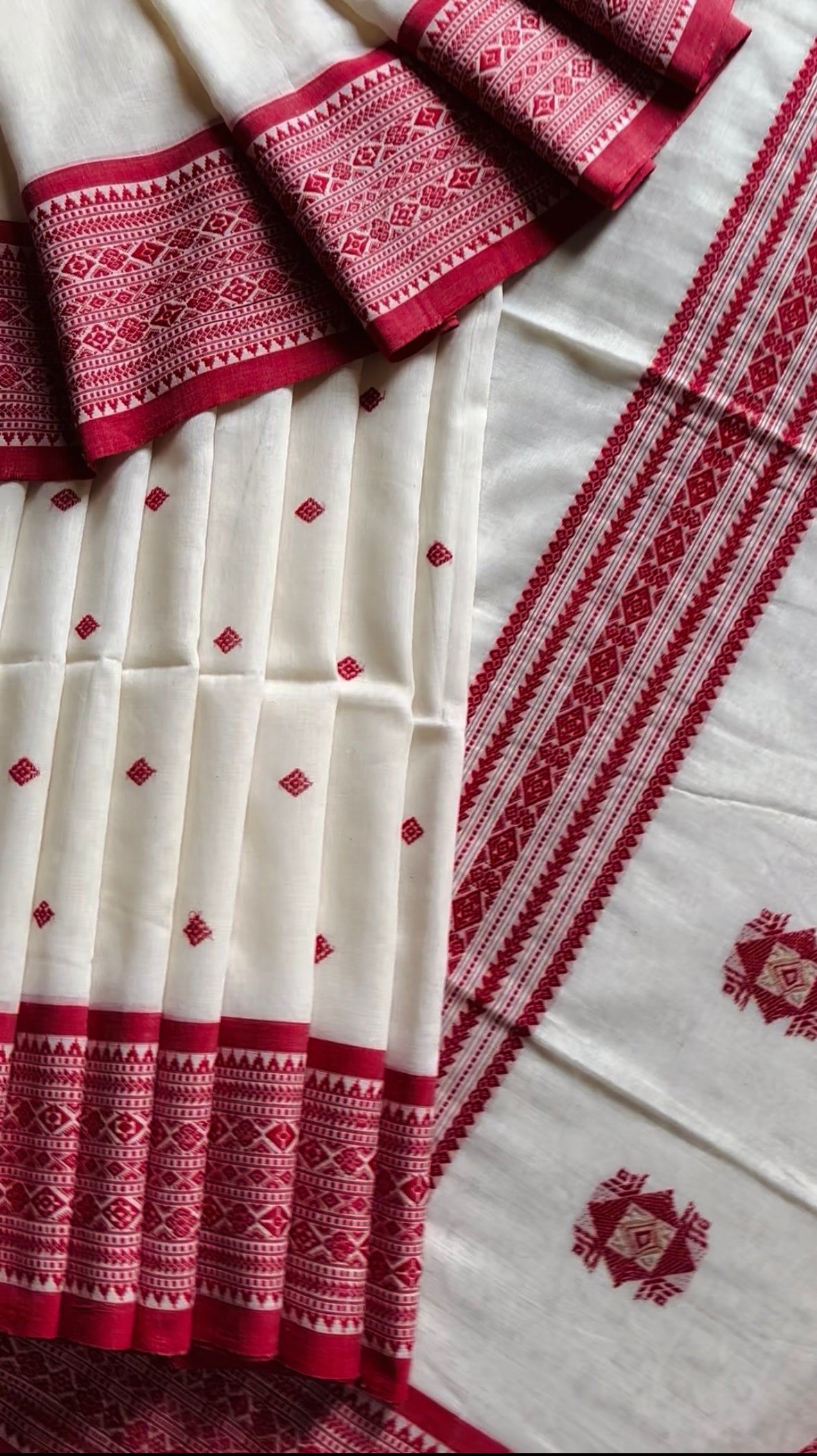 Handwoven Offwhite Red Phulia Cotton Saree