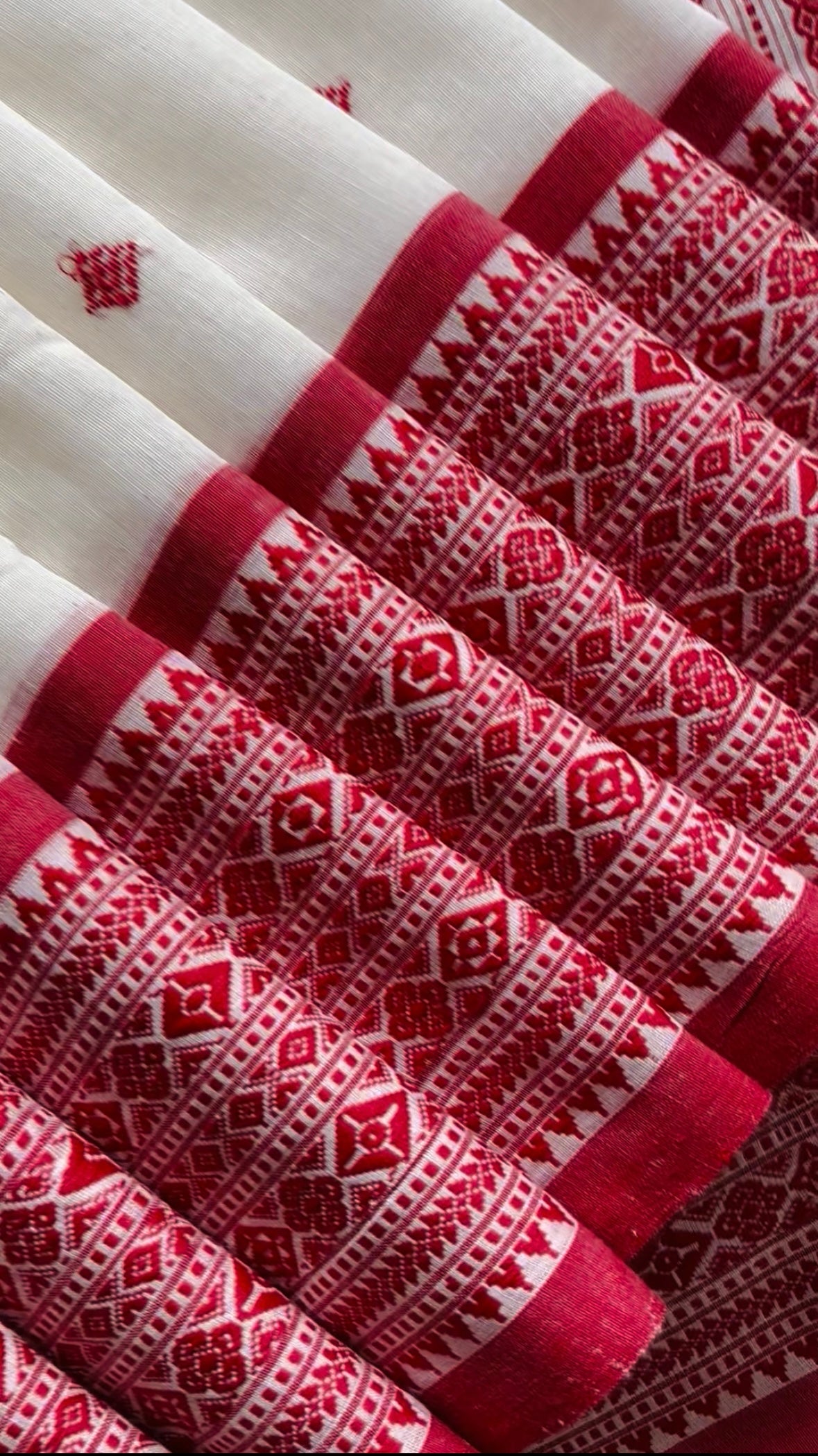 Handwoven Offwhite Red Phulia Cotton Saree