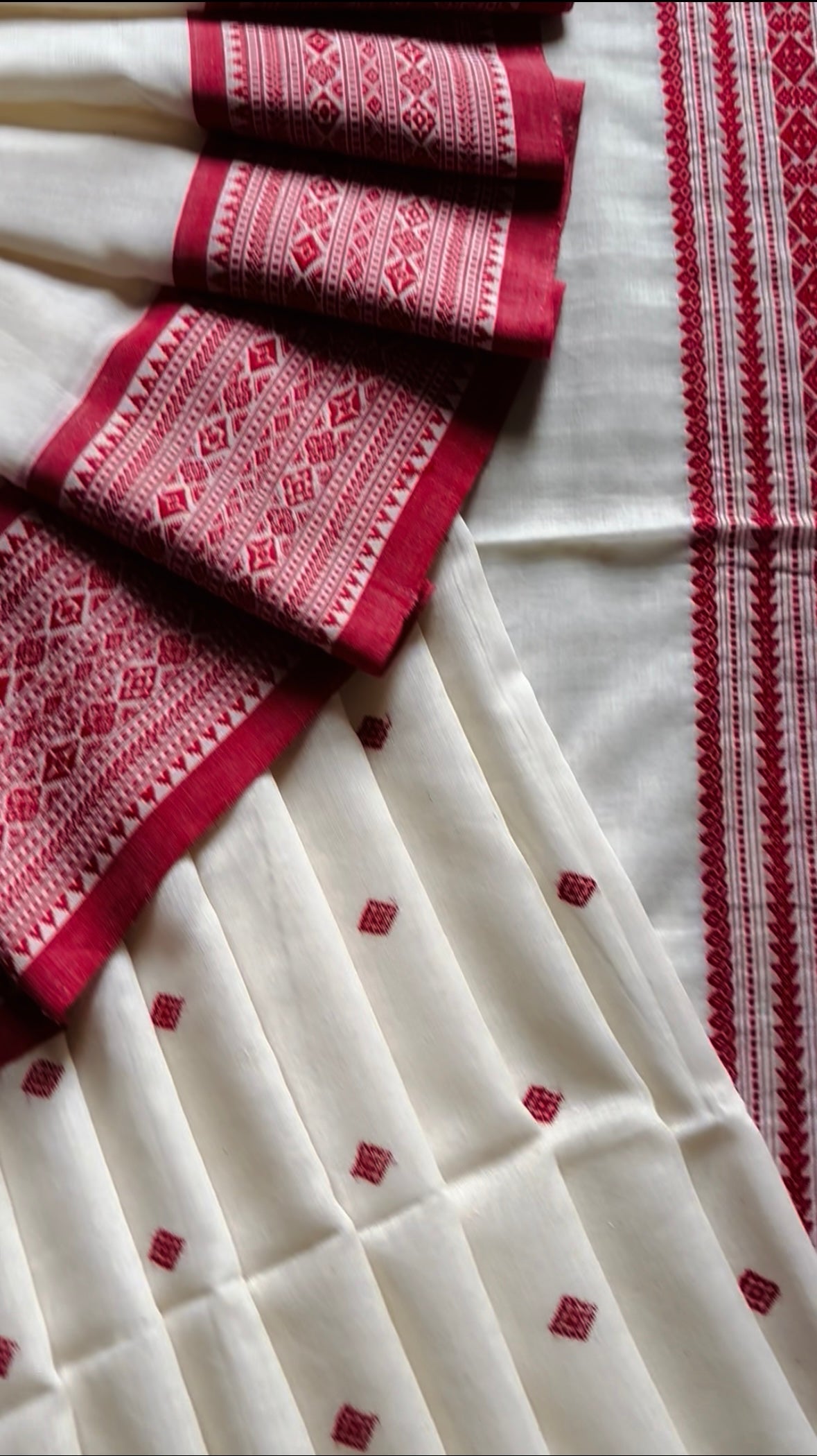 Handwoven Offwhite Red Phulia Cotton Saree