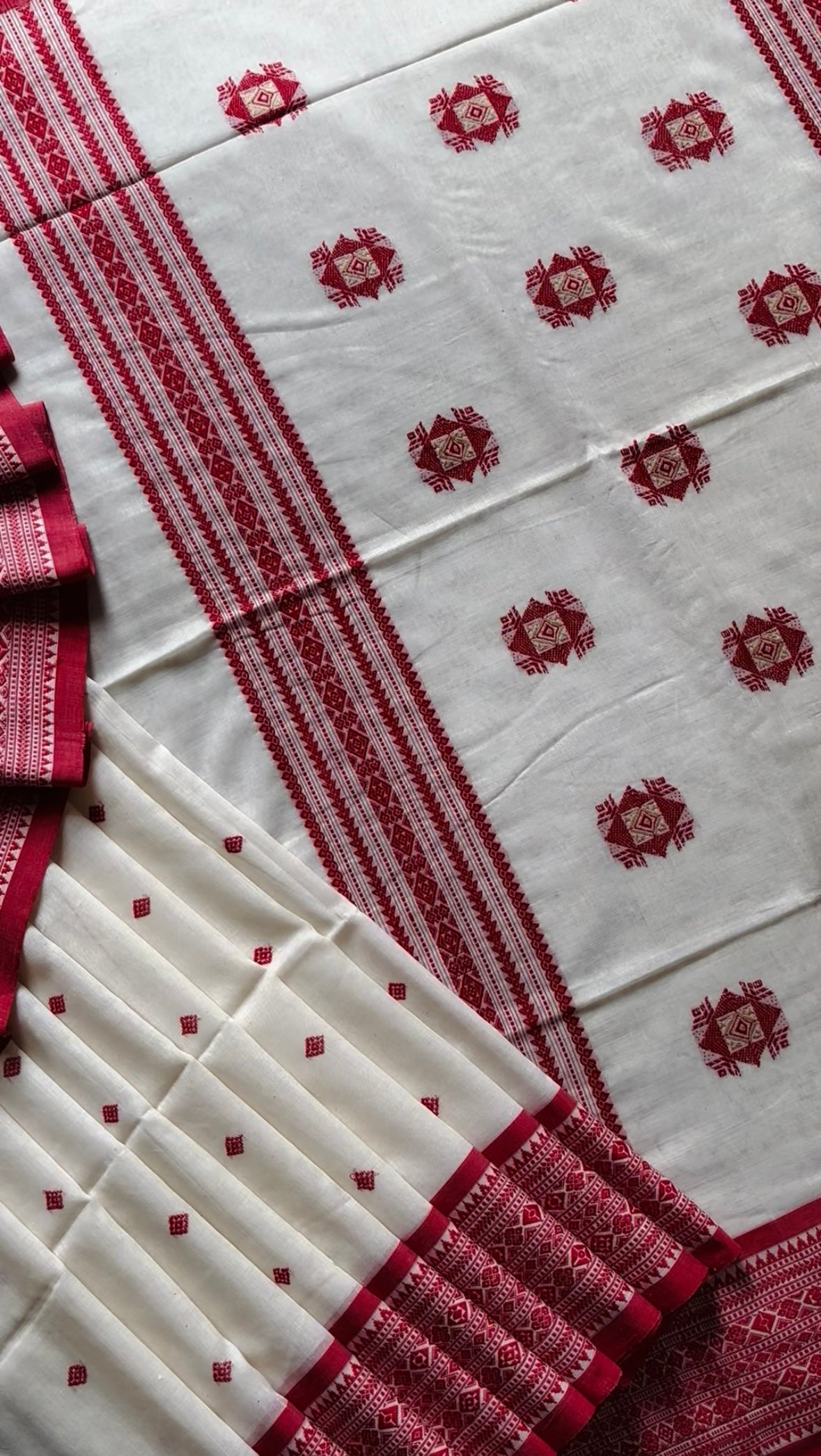Handwoven Offwhite Red Phulia Cotton Saree