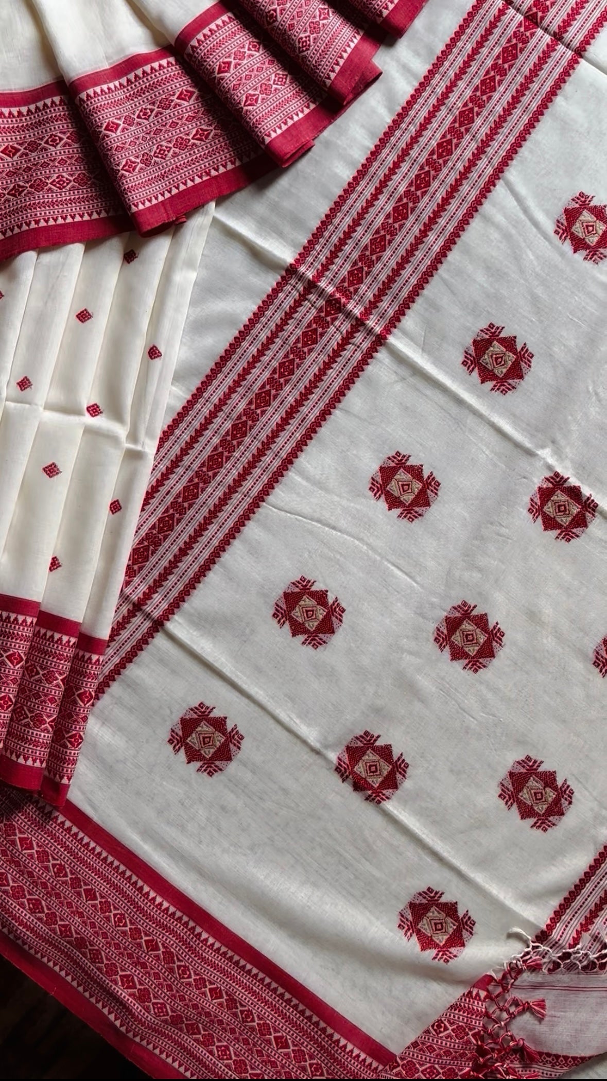 Handwoven Offwhite Red Phulia Cotton Saree