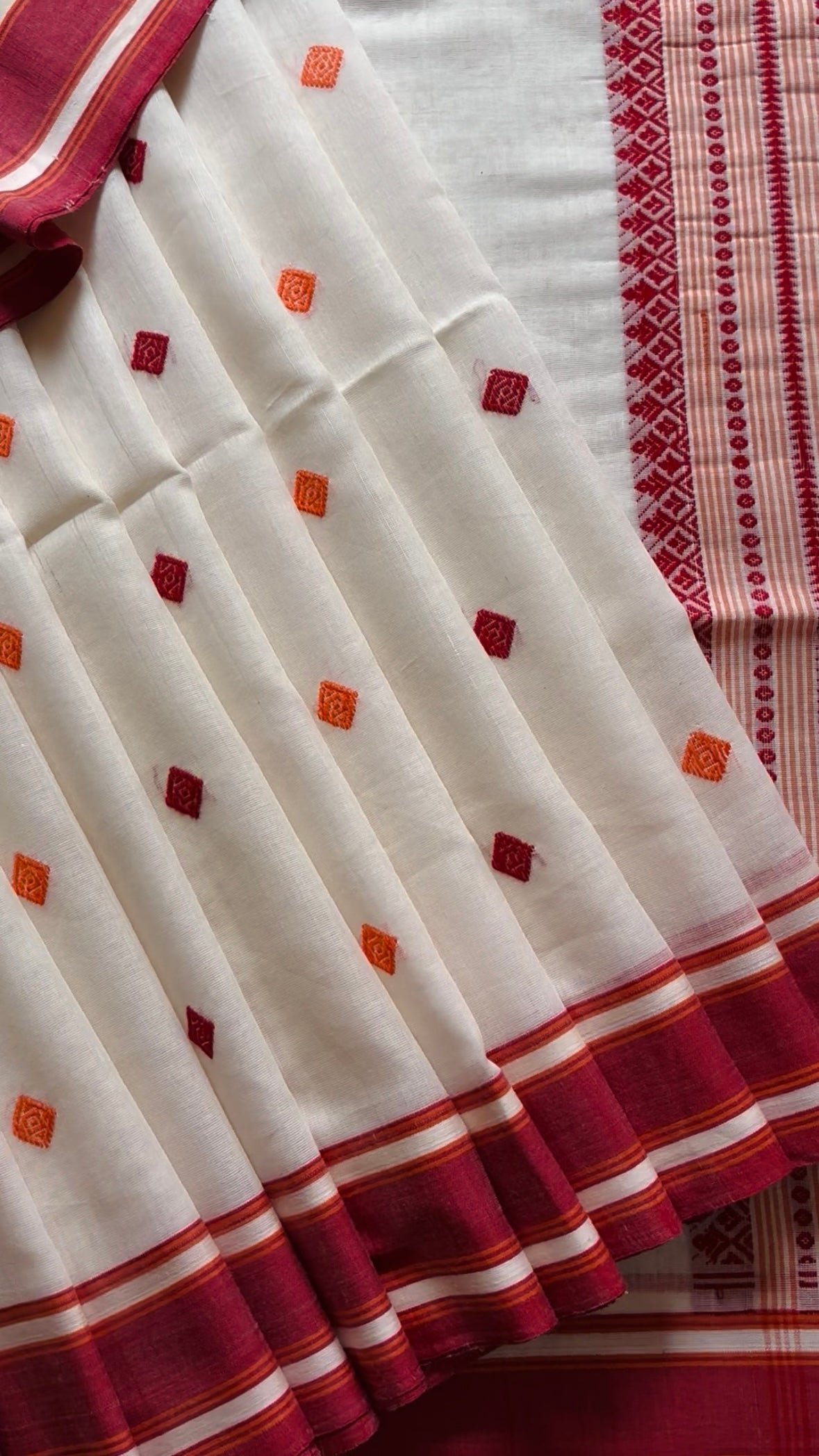 Handwoven Offwhite Red Phulia Cotton Saree