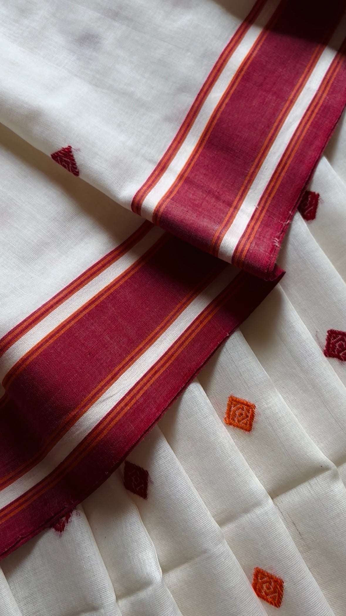 Handwoven Offwhite Red Phulia Cotton Saree
