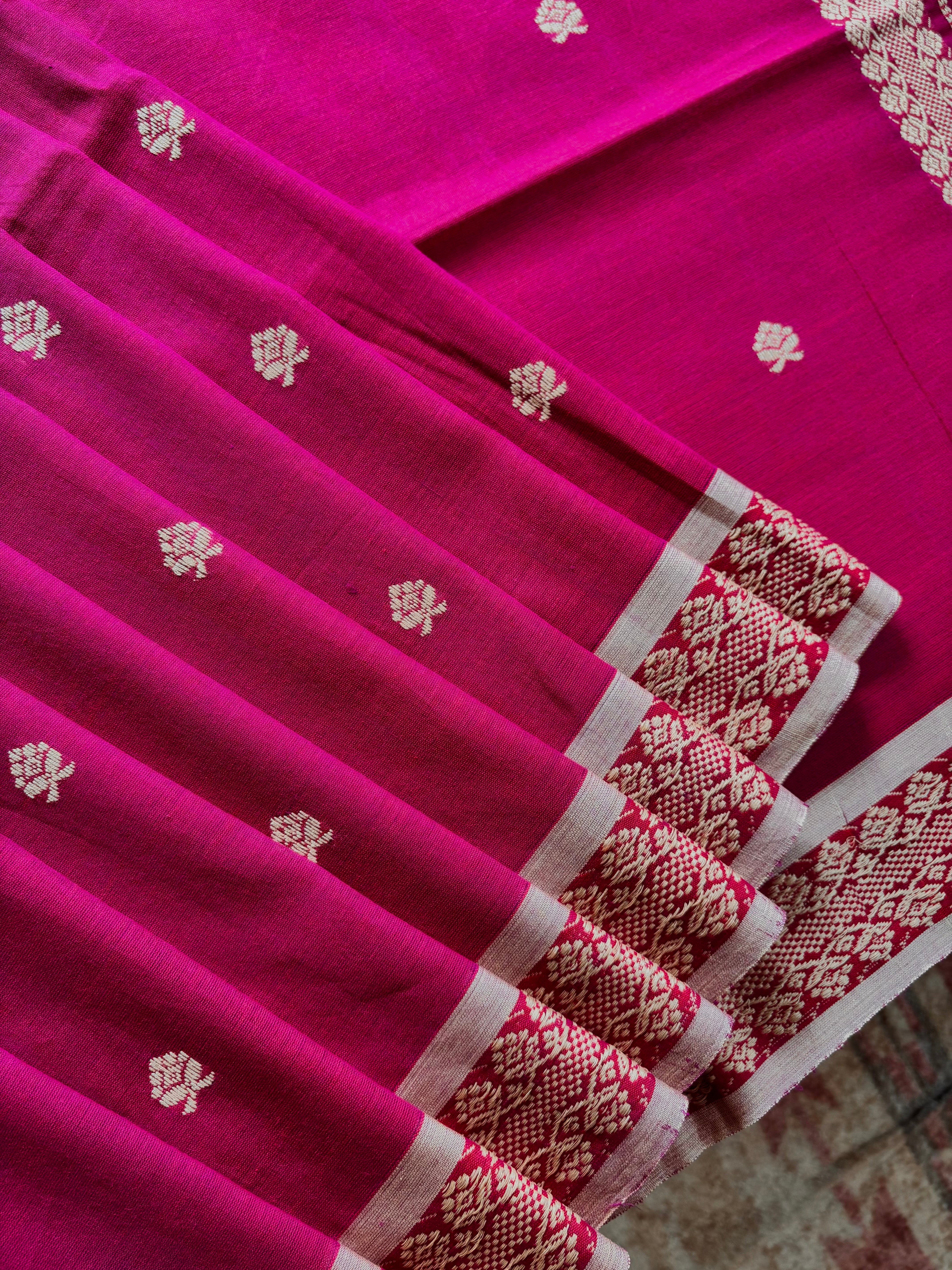 Handwoven Pink Red Dual Toned Phulia Cotton Saree