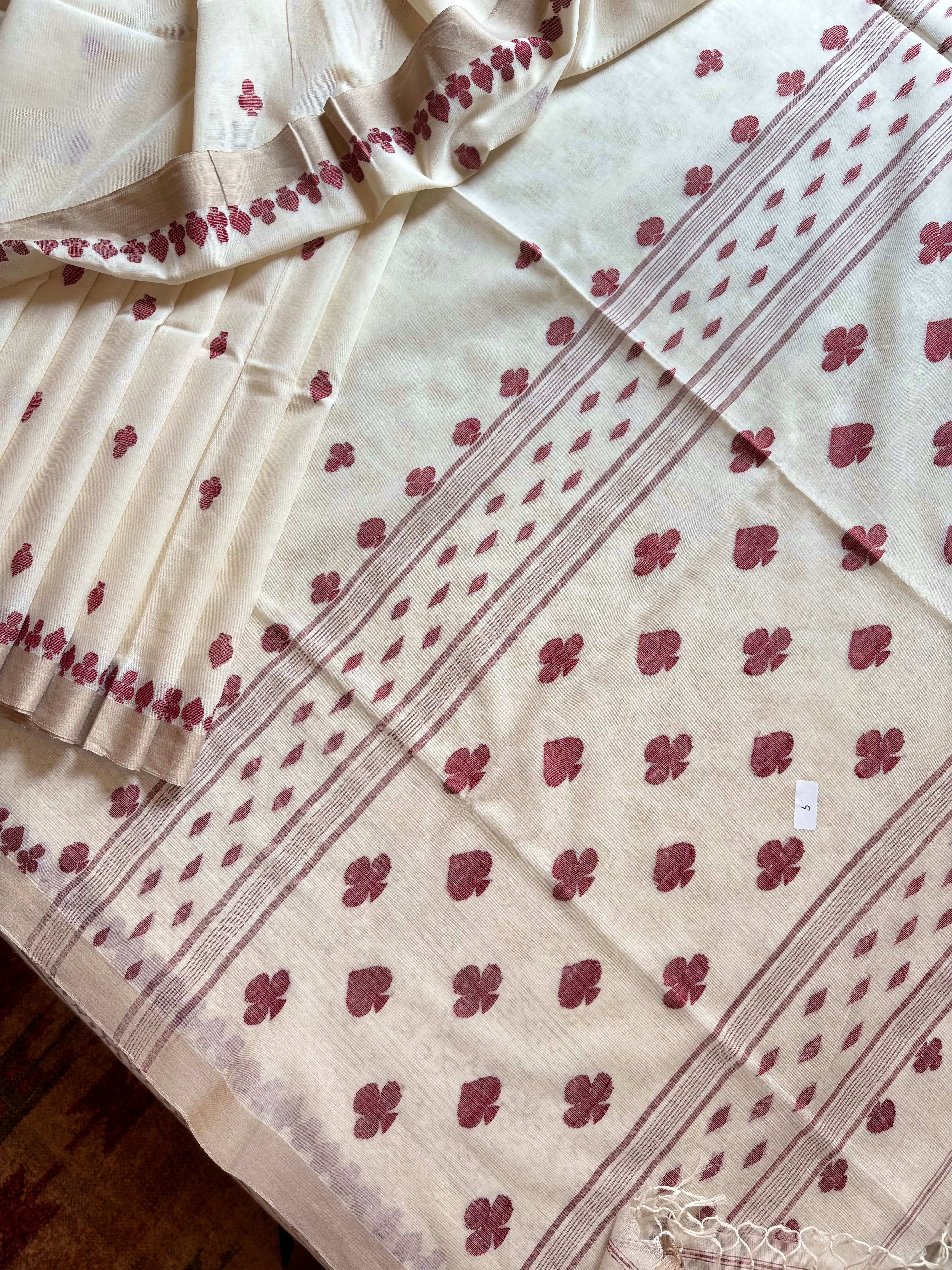 Handwoven Offwhite Maroon Cotton Jamdani Saree