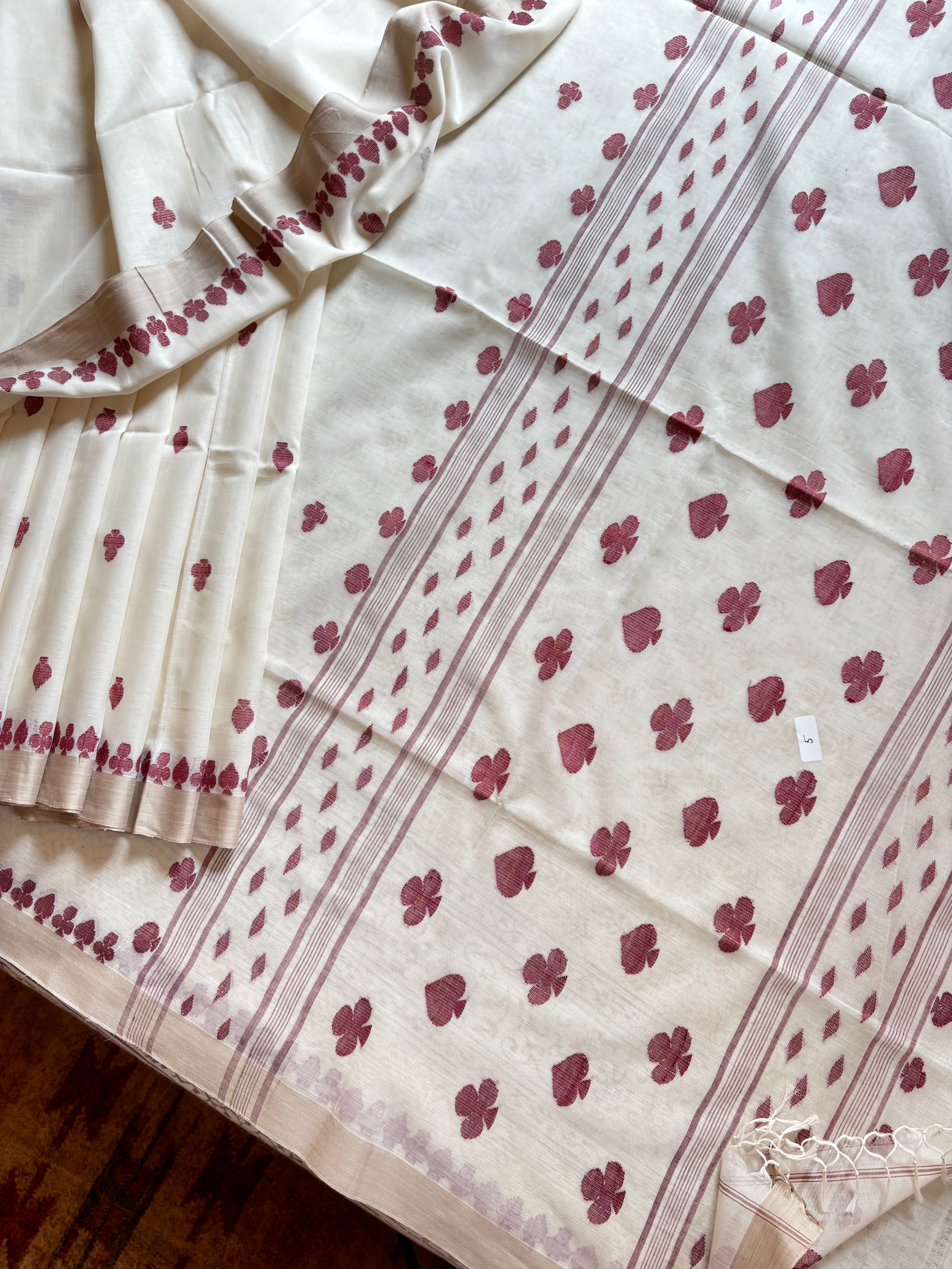 Handwoven Offwhite Maroon Cotton Jamdani Saree