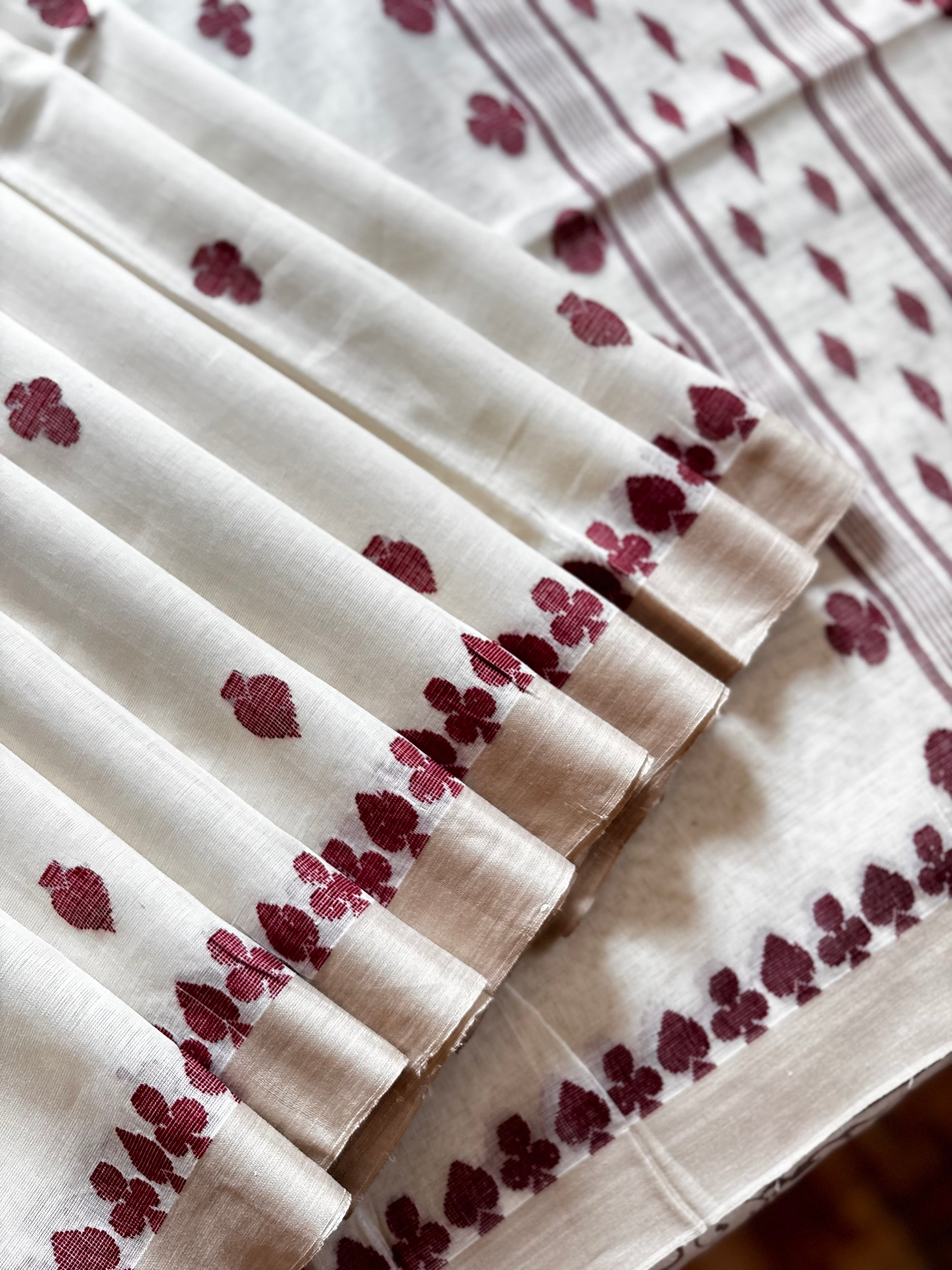 Handwoven Offwhite Maroon Cotton Jamdani Saree