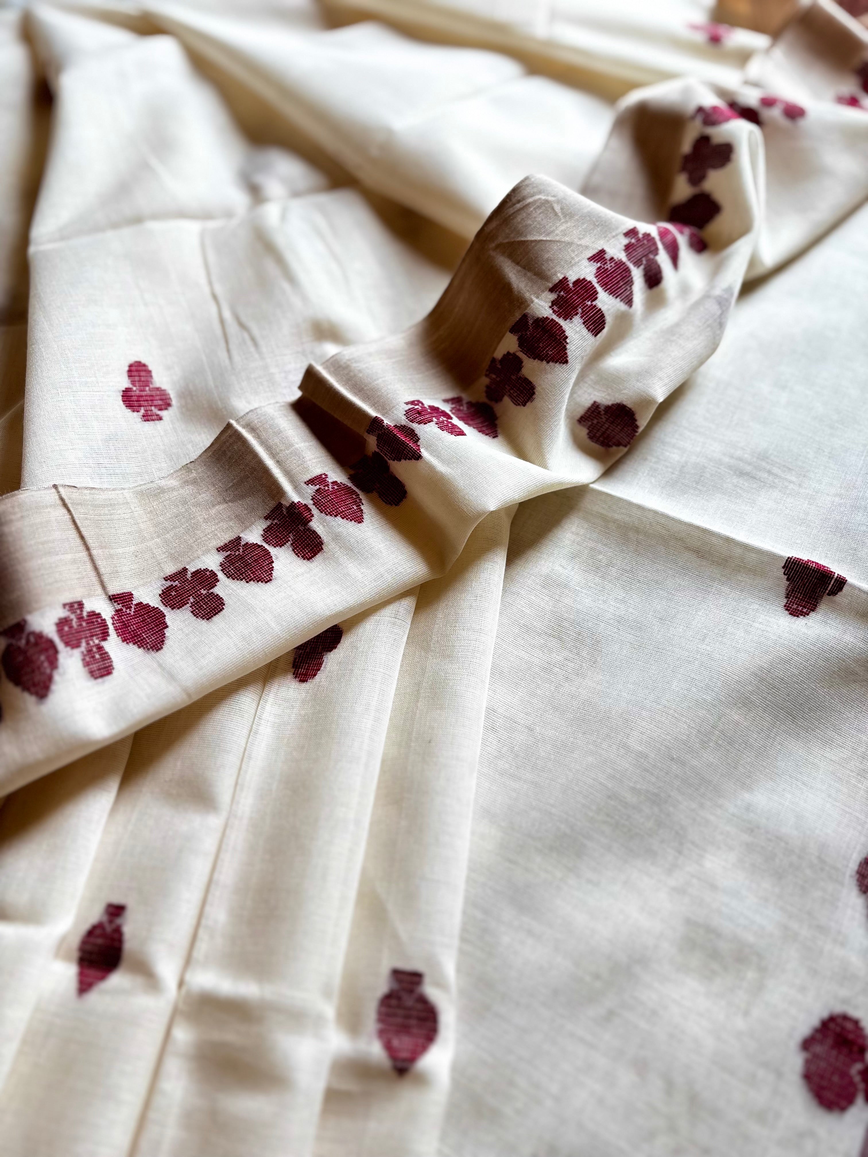 Handwoven Offwhite Maroon Cotton Jamdani Saree