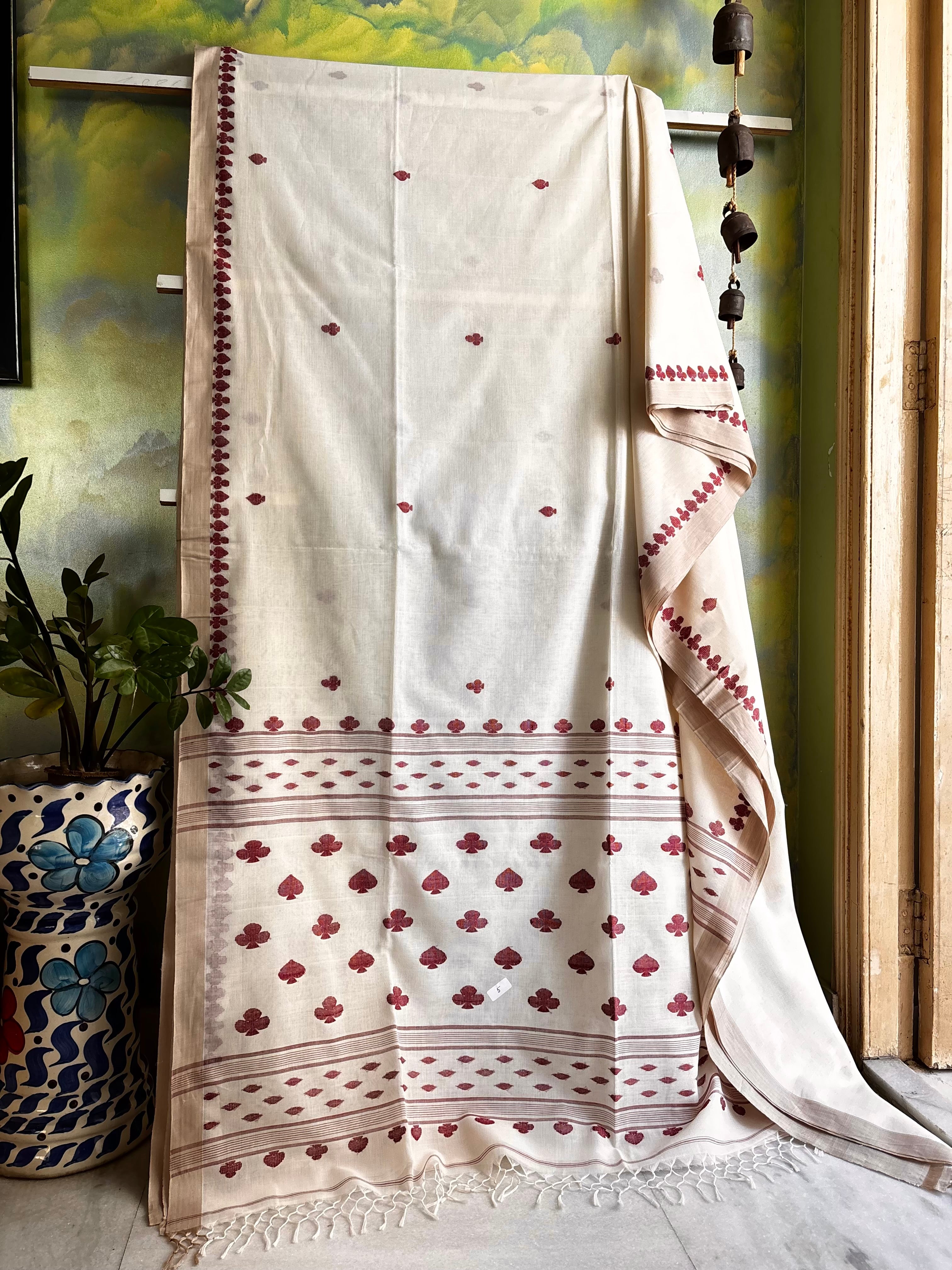 Handwoven Offwhite Maroon Cotton Jamdani Saree