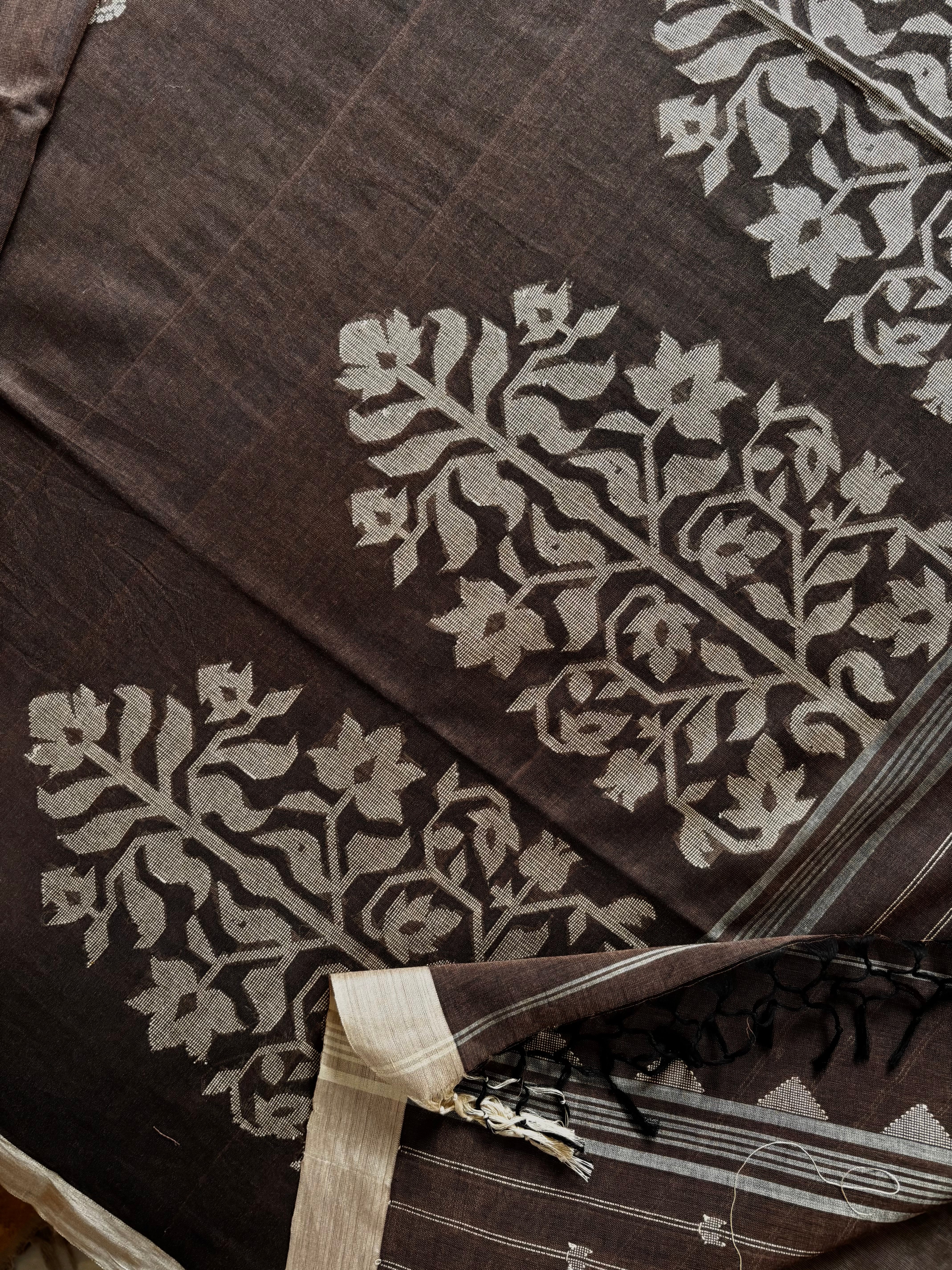 Handwoven Light Dusty Brown Colour Cotton Jamdani Saree