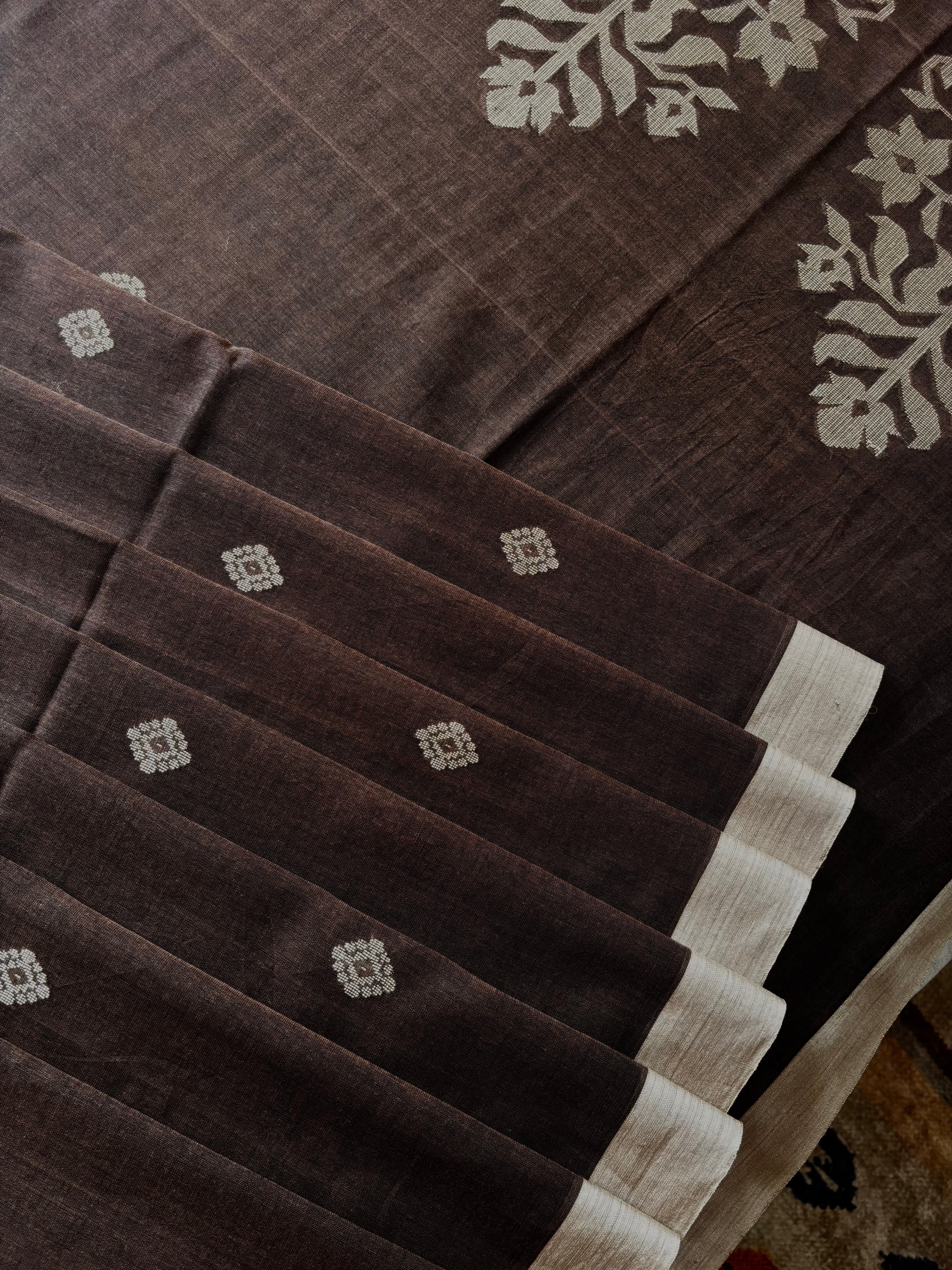 Handwoven Light Dusty Brown Colour Cotton Jamdani Saree